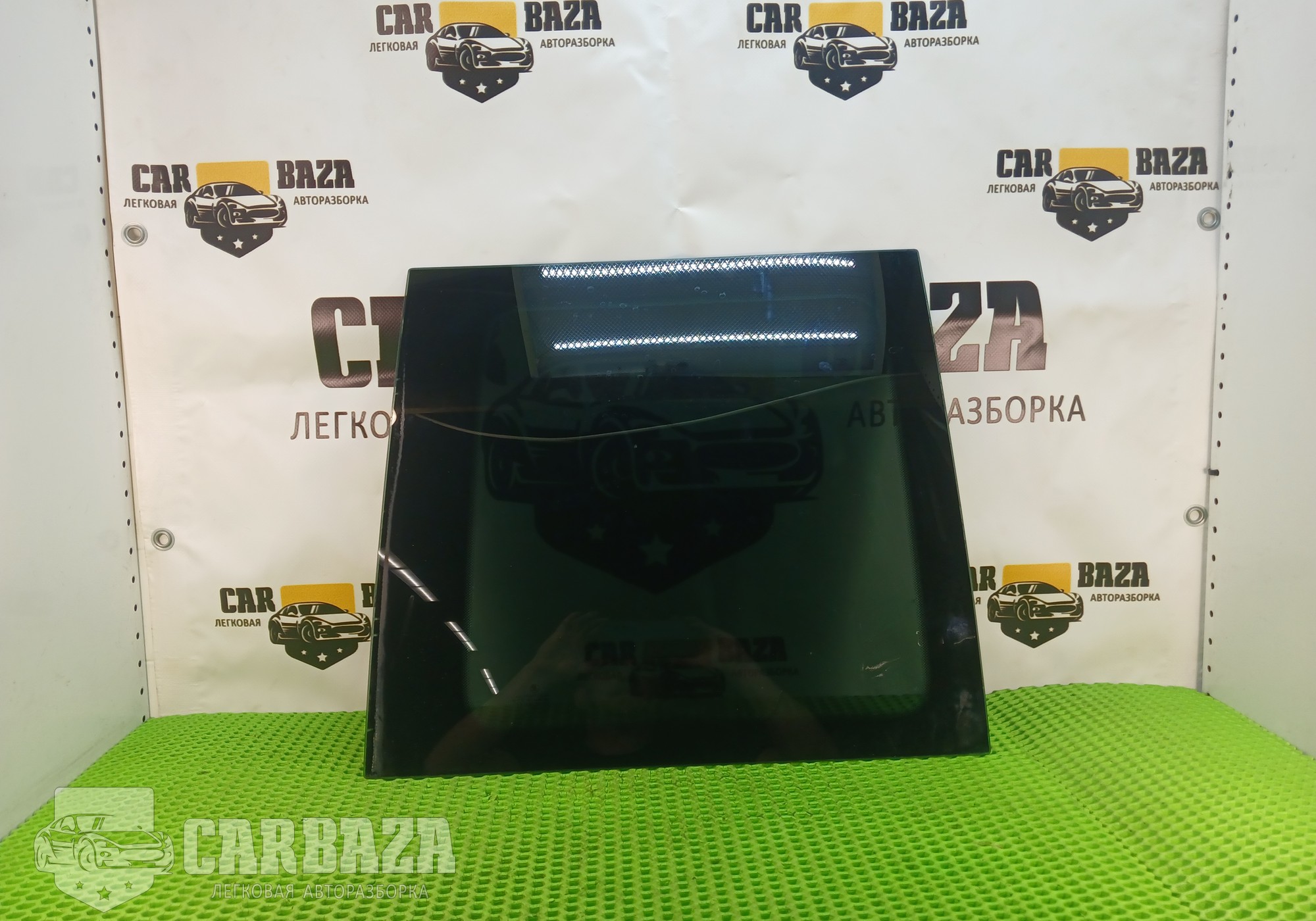 5L6845298E Стекло кузовное глухое заднее правое 5L для Skoda Yeti (с 2009 по 2018)