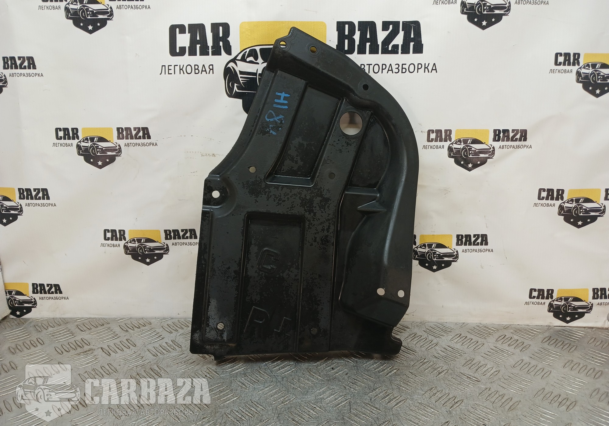 748A21CA0A Пыльник заднего бампера правый