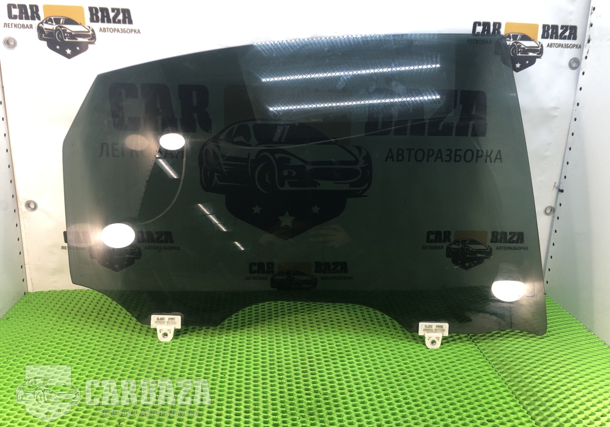 823001CA1A Стекло двери заднее правое