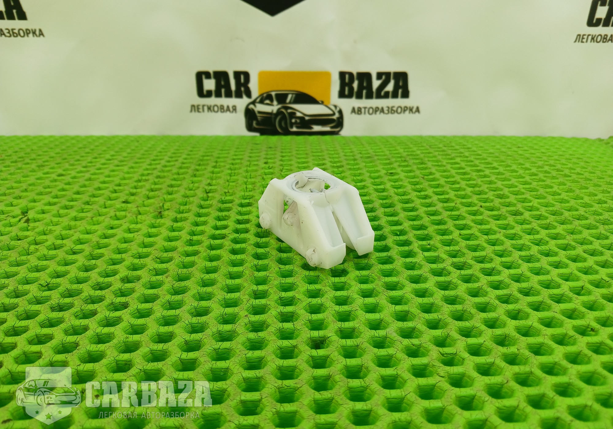 1J0721169A Кронштейн педали тормоза