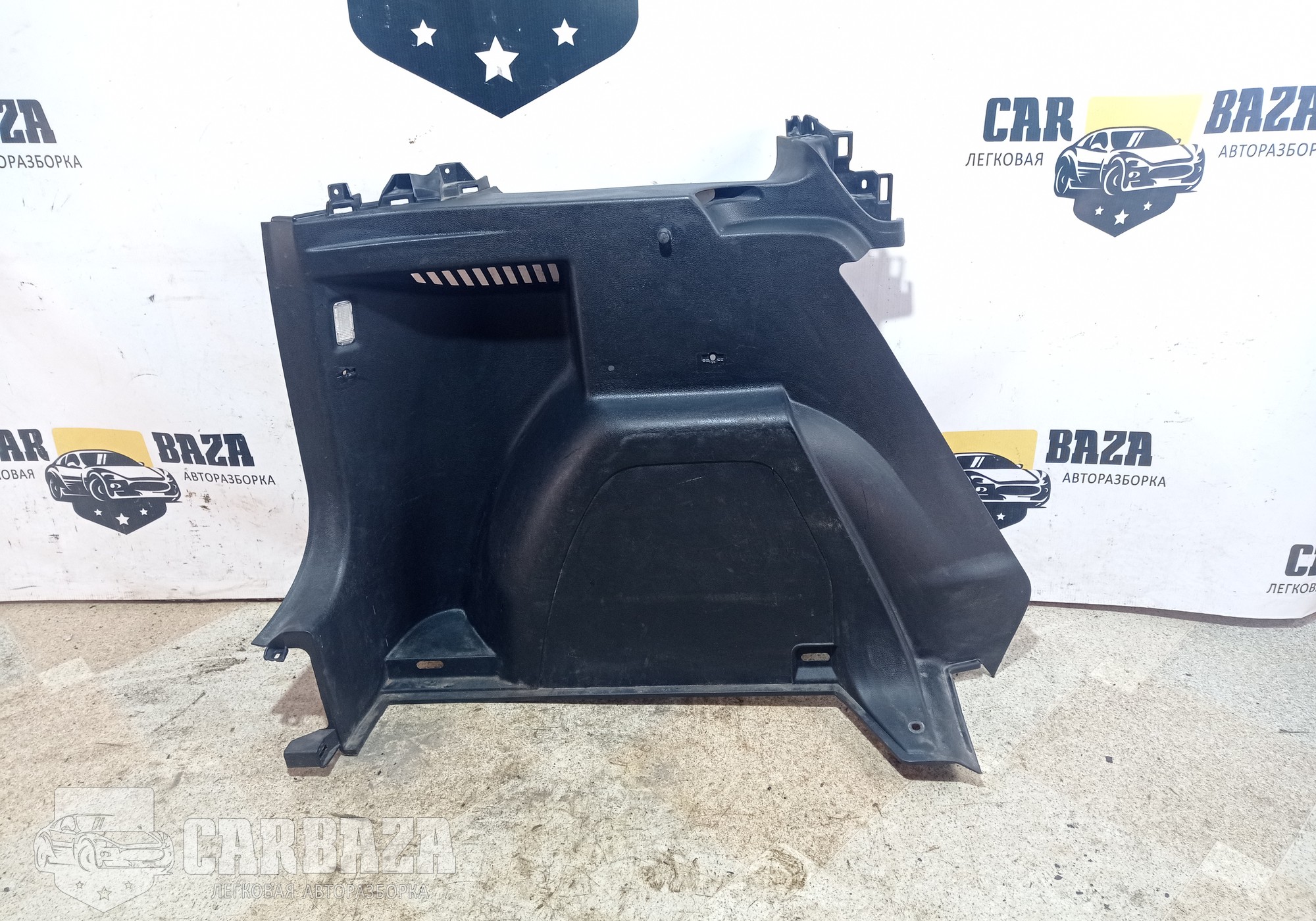 5L6867427J Обшивка багажника левая для Skoda Yeti (с 2009 по 2018)