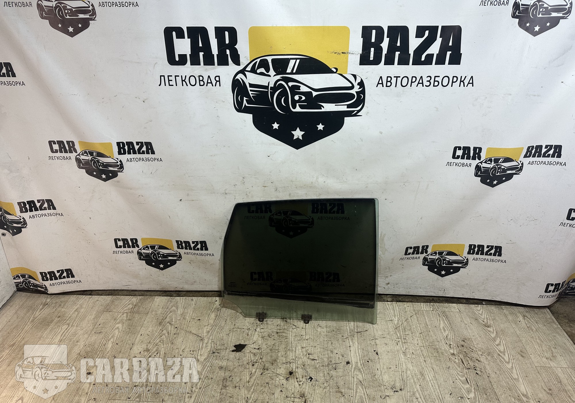 823009U000 Стекло двери задней правой E11 для Nissan Note I (с 2006 по 2013)