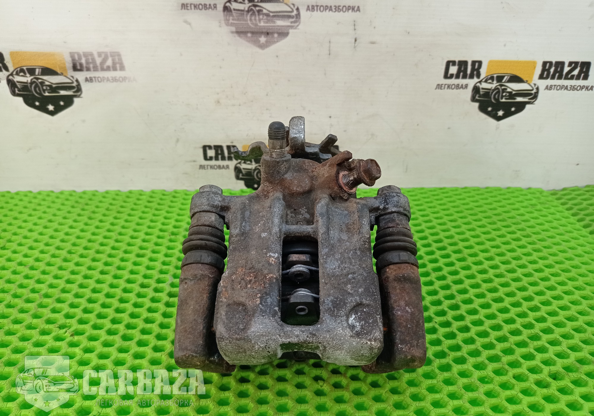 44001BM40A Суппорт задний левый N16 для Nissan