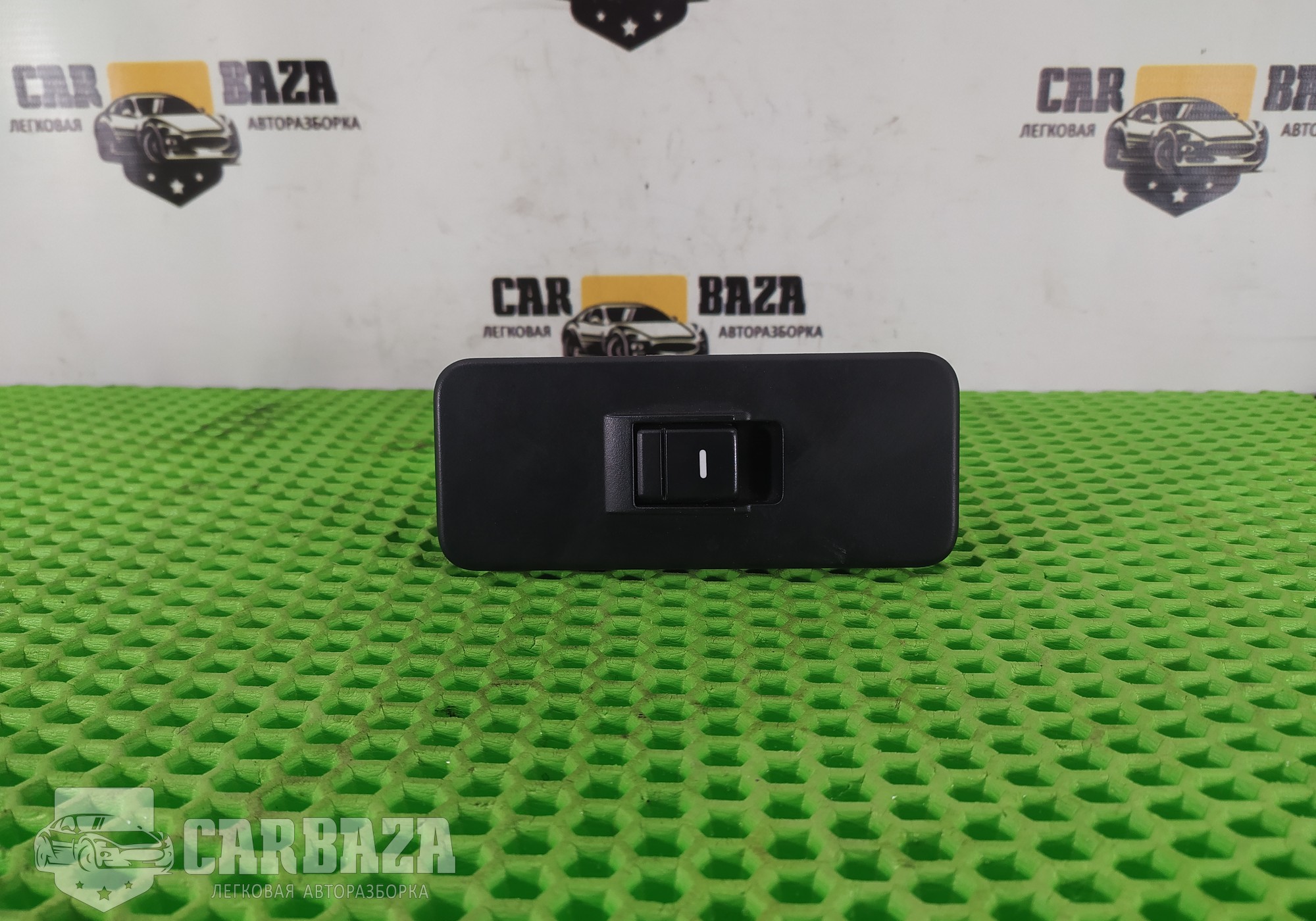 YUD501070PVJ Кнопка стеклоподъемника для Land Rover Discovery