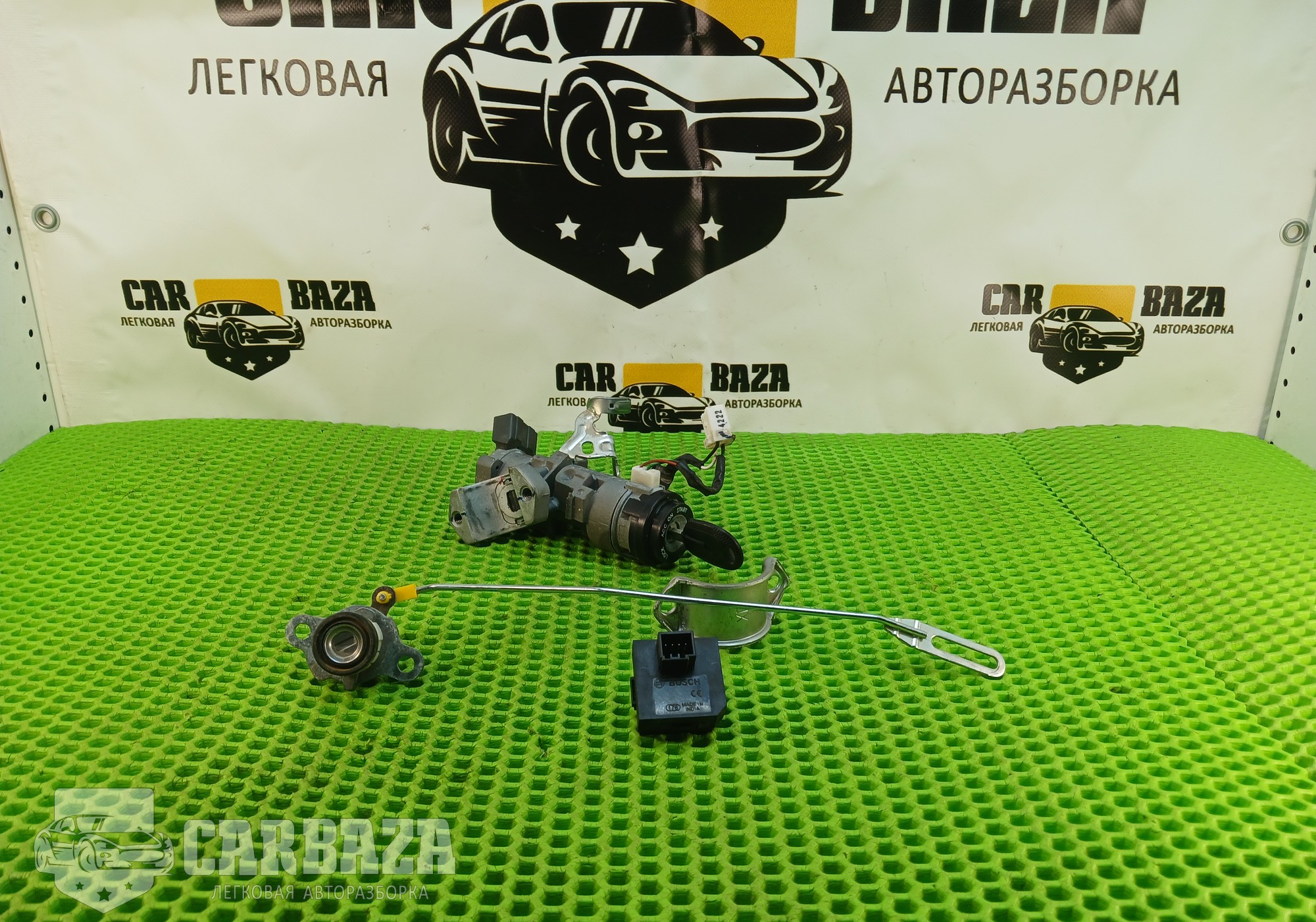 819101R000 Замок зажигания (с личинками)