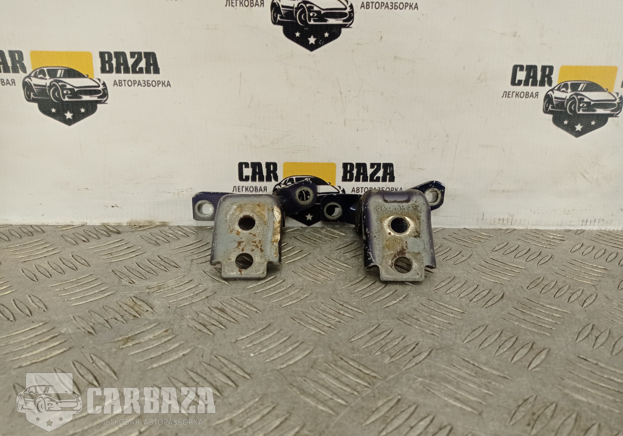 KD5359210 Петля двери передней левой L (верхняя) для Mazda 2 III (с 2014)