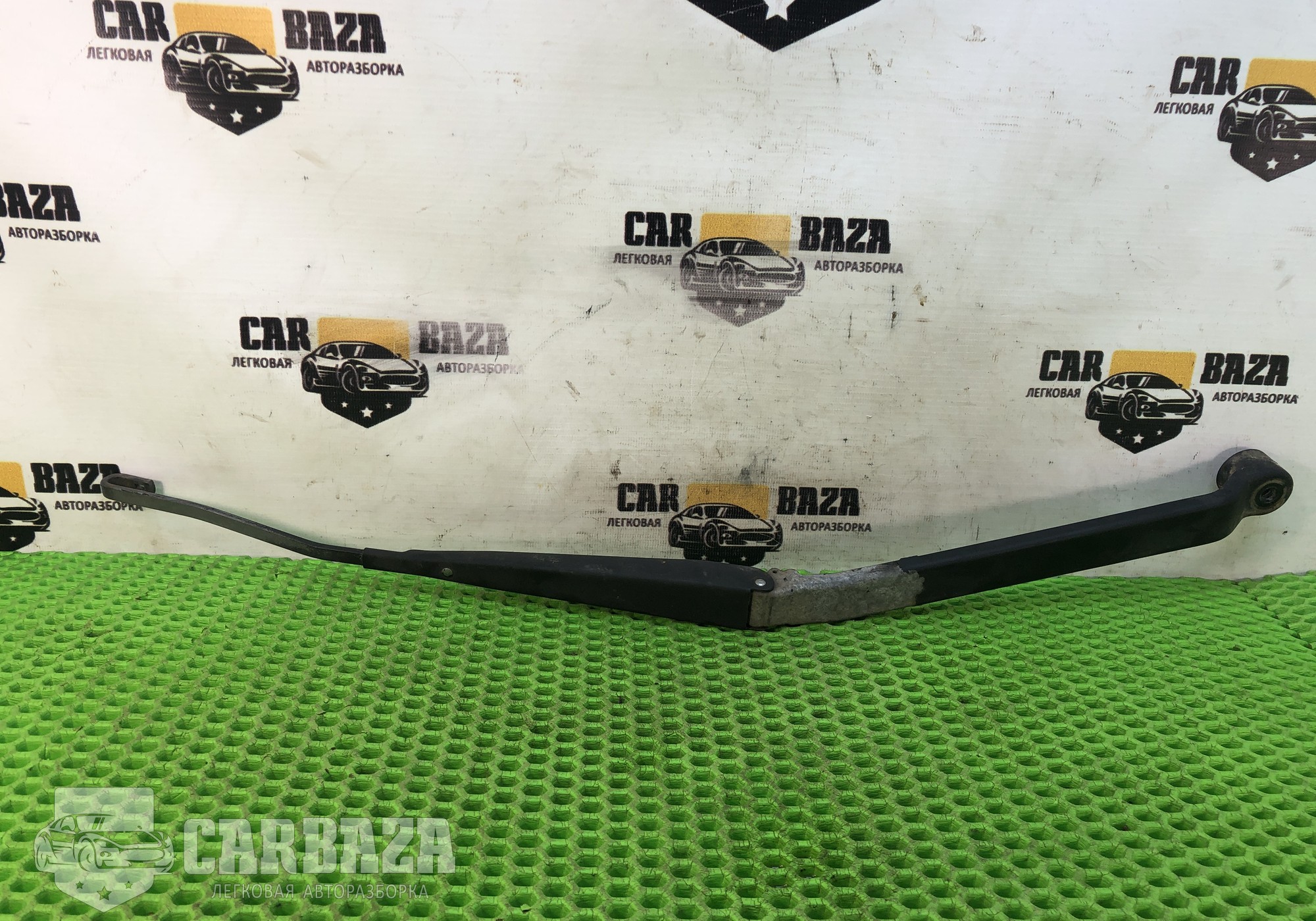 MN126534 Поводок стеклоочистителя правый для Mitsubishi Outlander I (с 2002 по 2008)