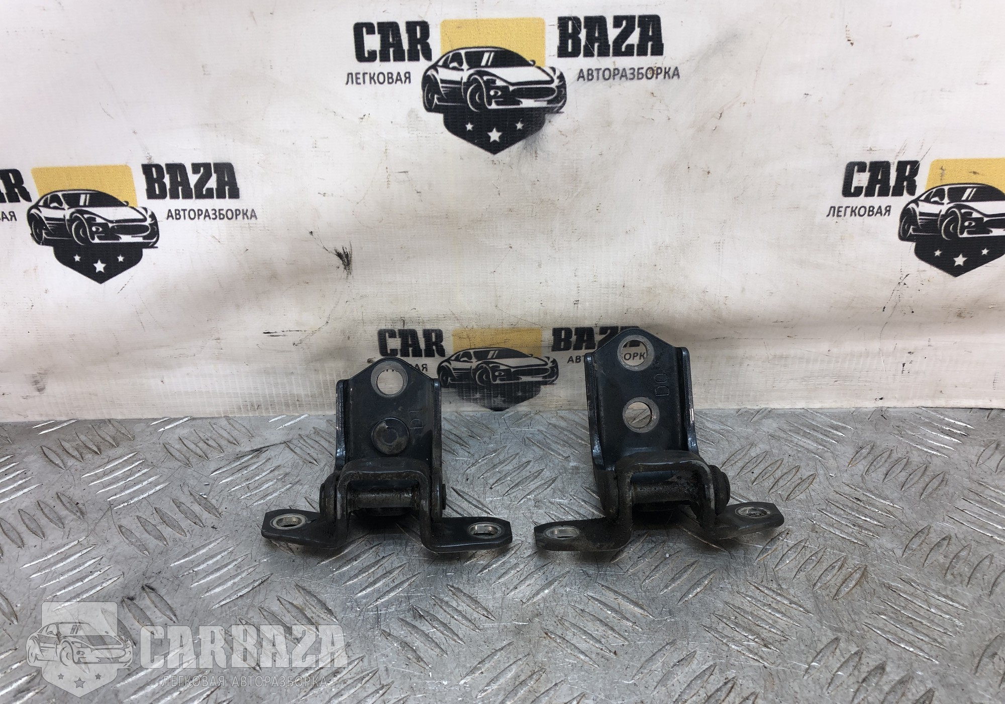 D46172210B Петли двери задней правой для Mazda