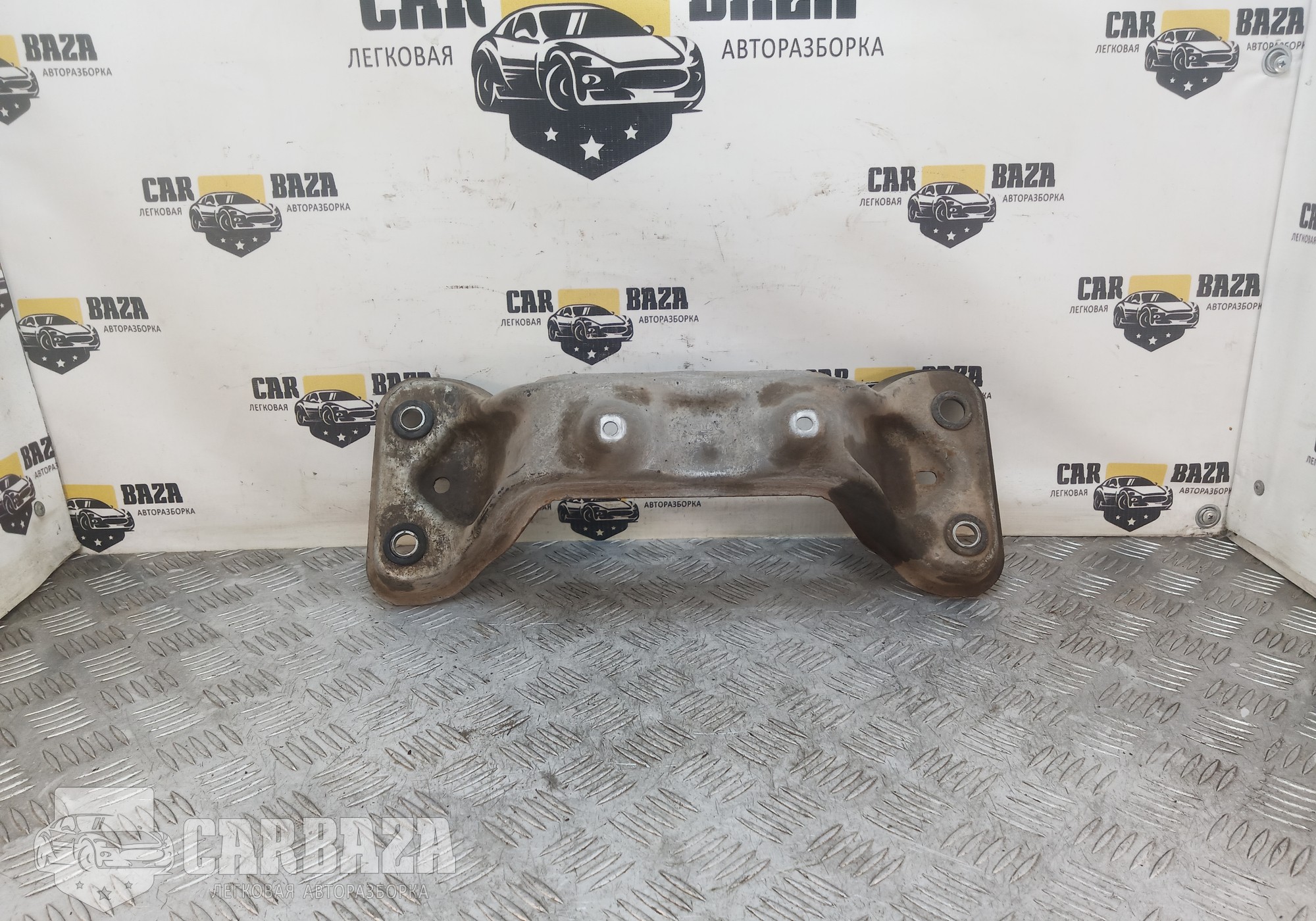 30759174 Кронштейн карданного вала (передний) для Volvo XC70