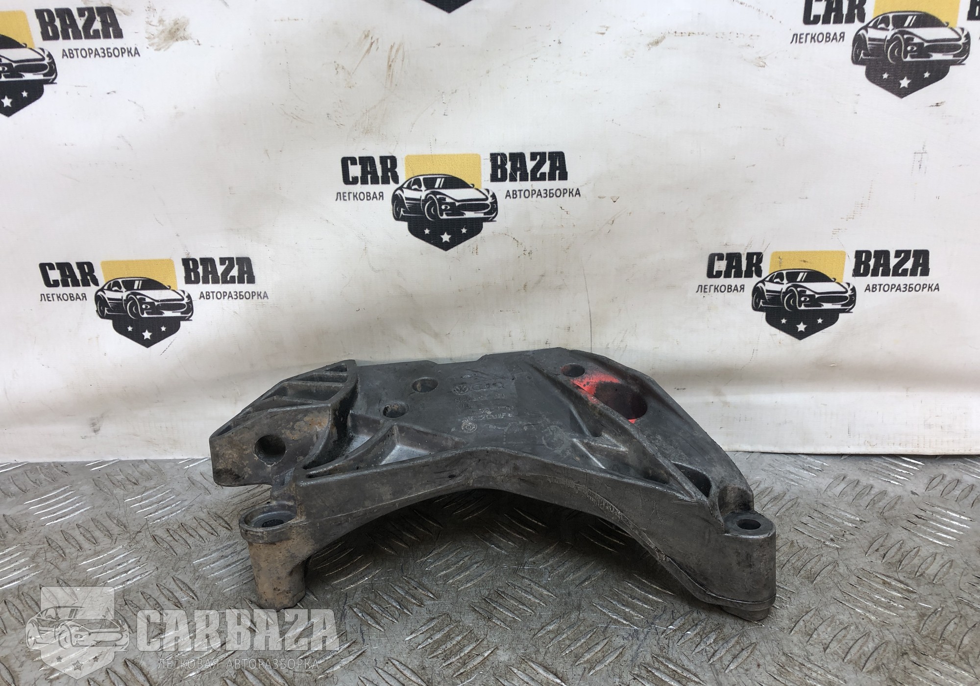 06J199207P Кронштейн двигателя правый