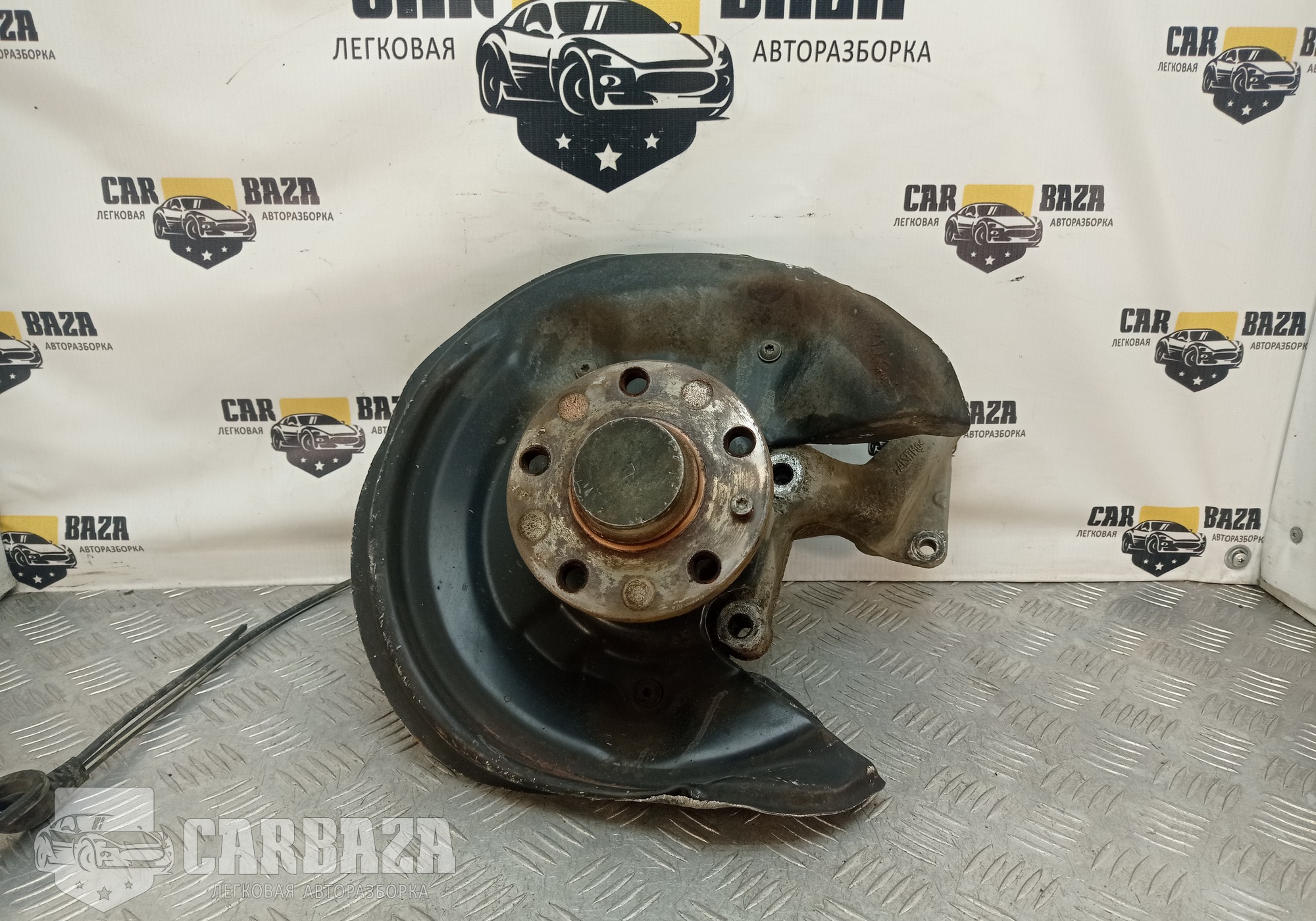3C0505435F Кулак поворотный(ступица) задний левый