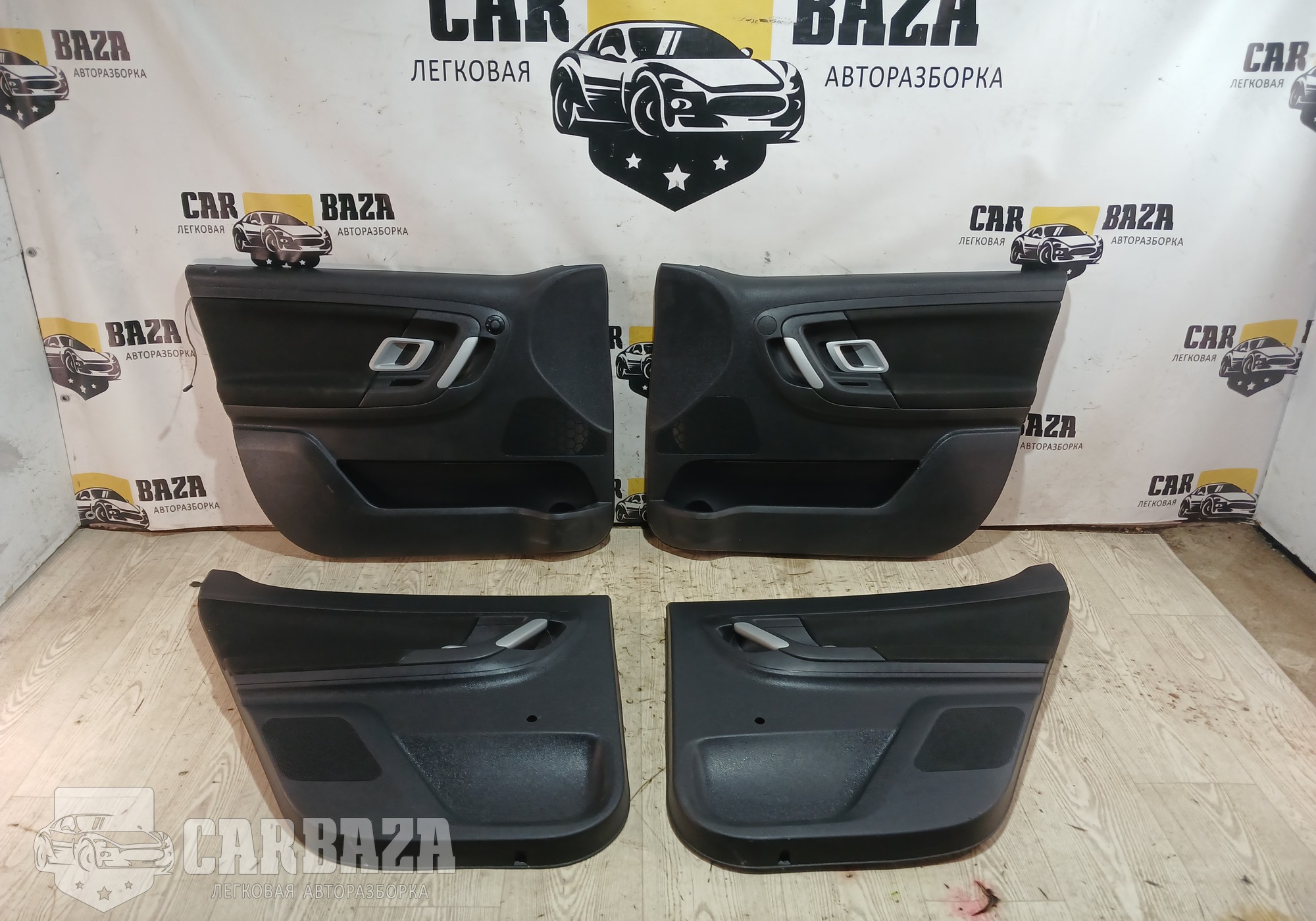 5J6867212 Обшивки дверей (комплект) для Skoda Fabia II (с 2006 по 2014)