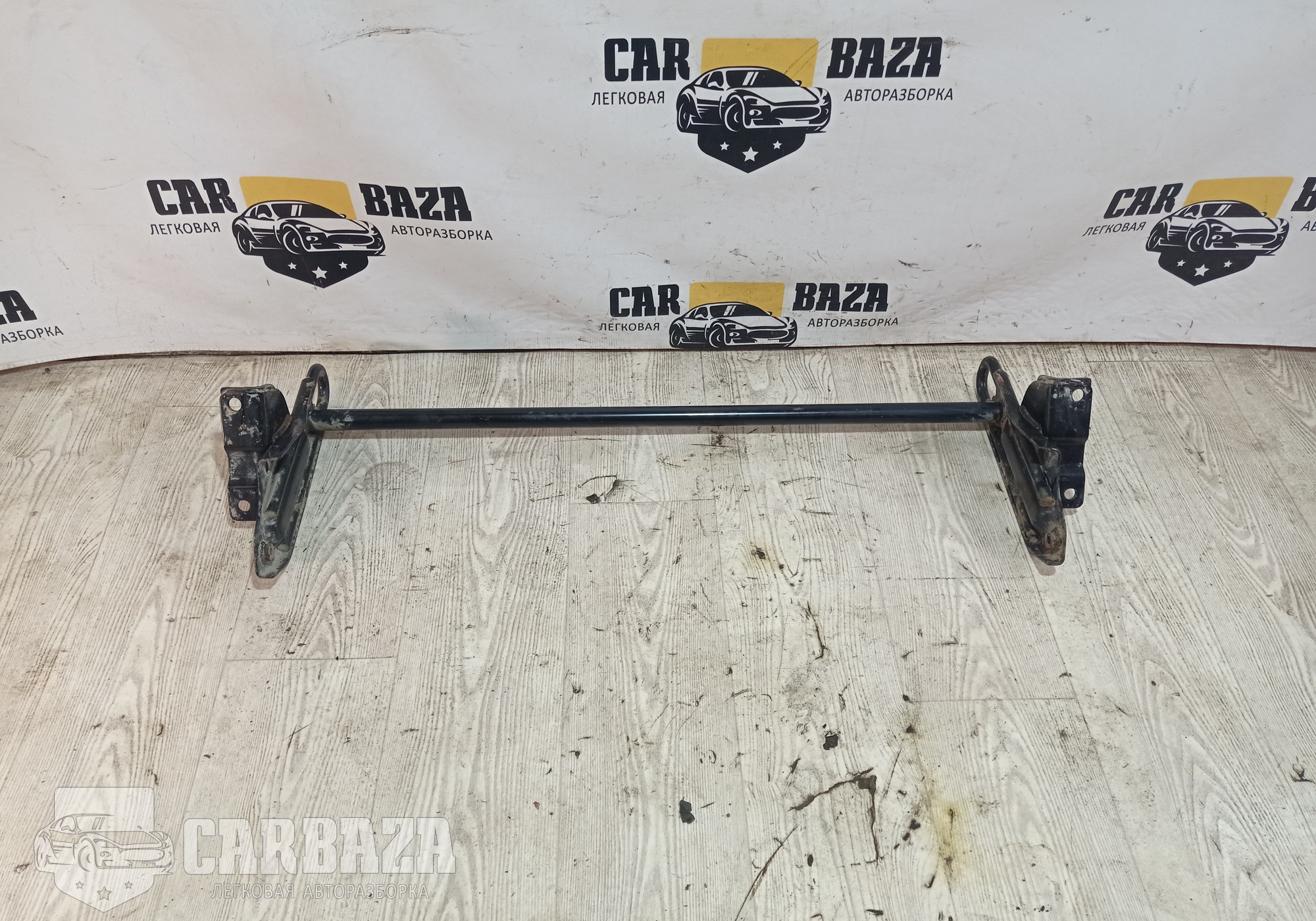 MN117351 Усилитель заднего бампера (крюк) для Mitsubishi