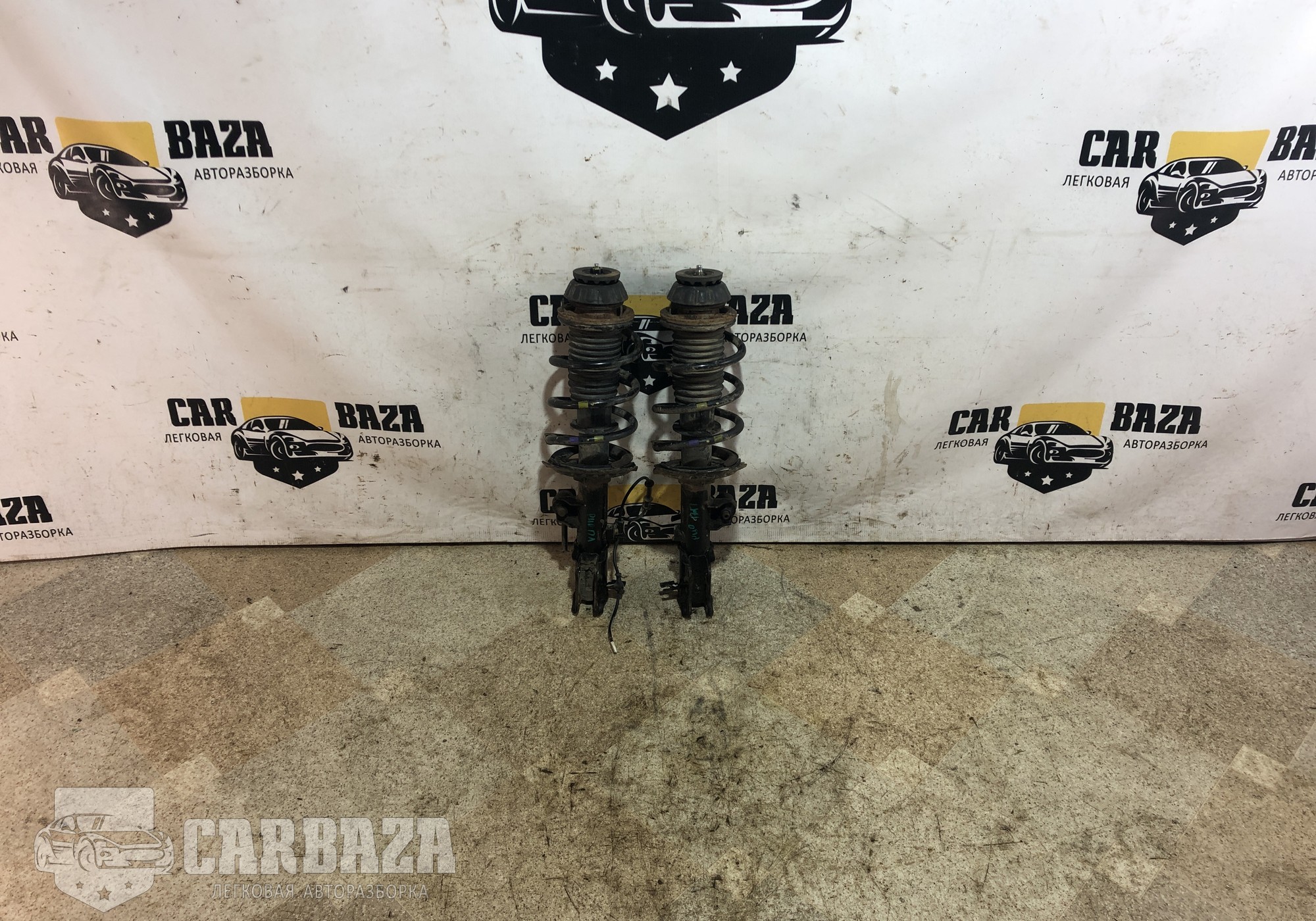 546504Y101 Стойки амортизаторов передние (комплект)