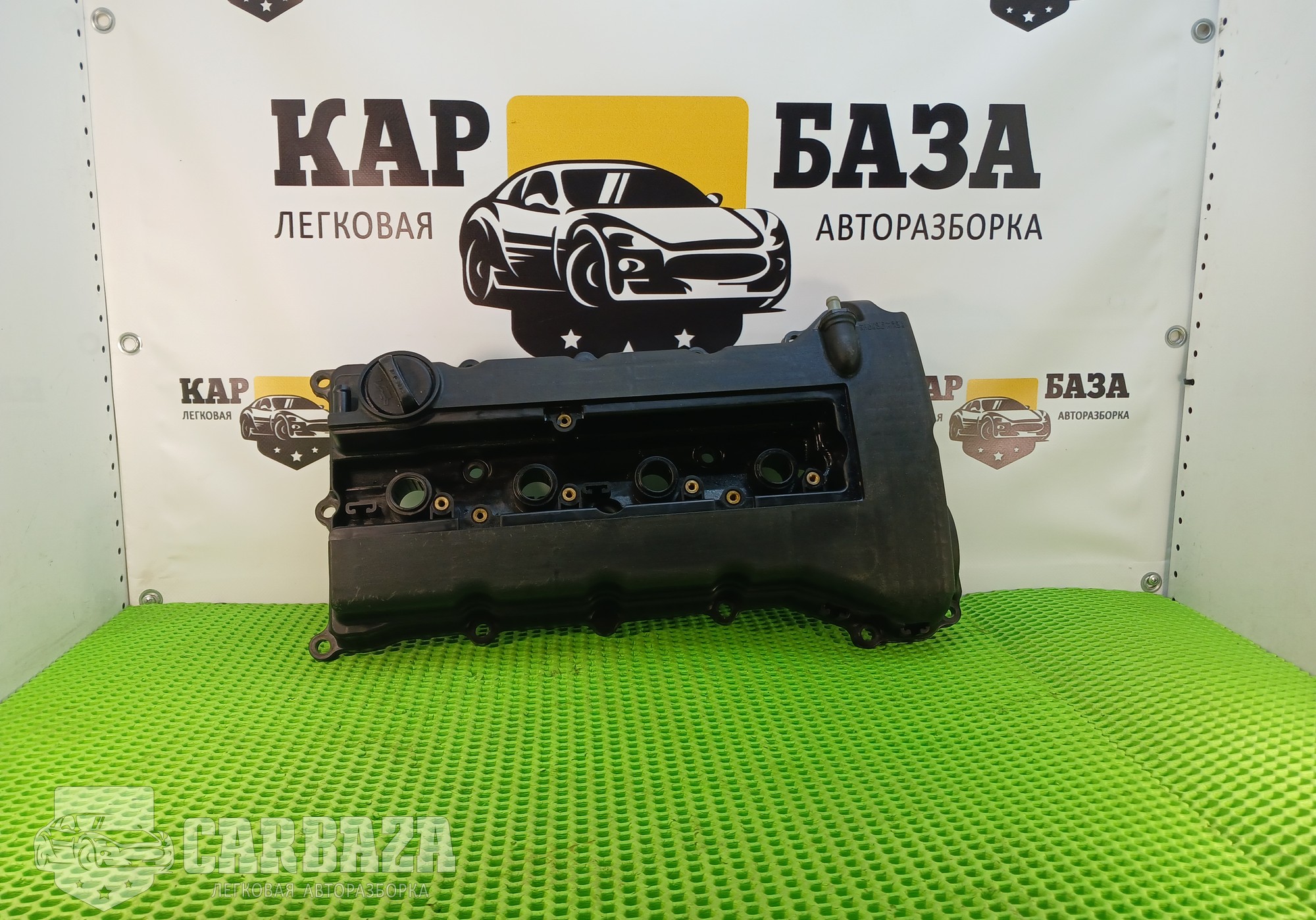 1035B090 Крышка клапанная 4B10