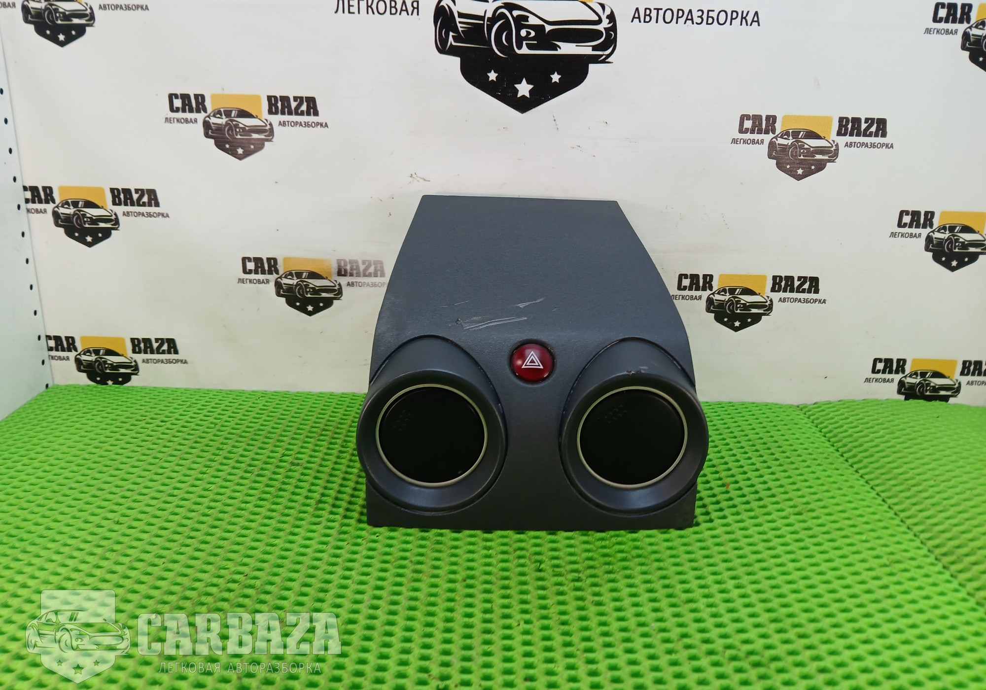 MR951746 Дефлектор воздушный центральный для Mitsubishi Colt VI (с 2002 по 2012)