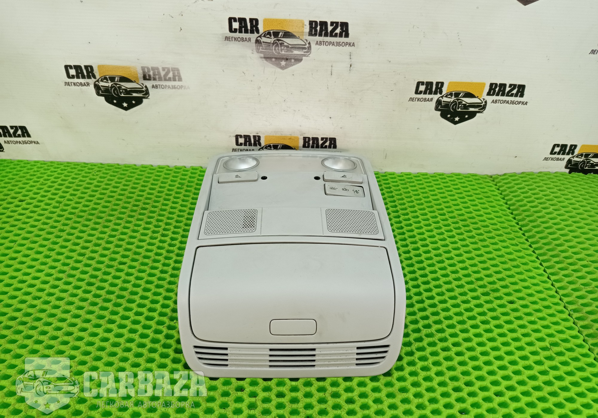 1K0868837E Плафон освещения для Skoda