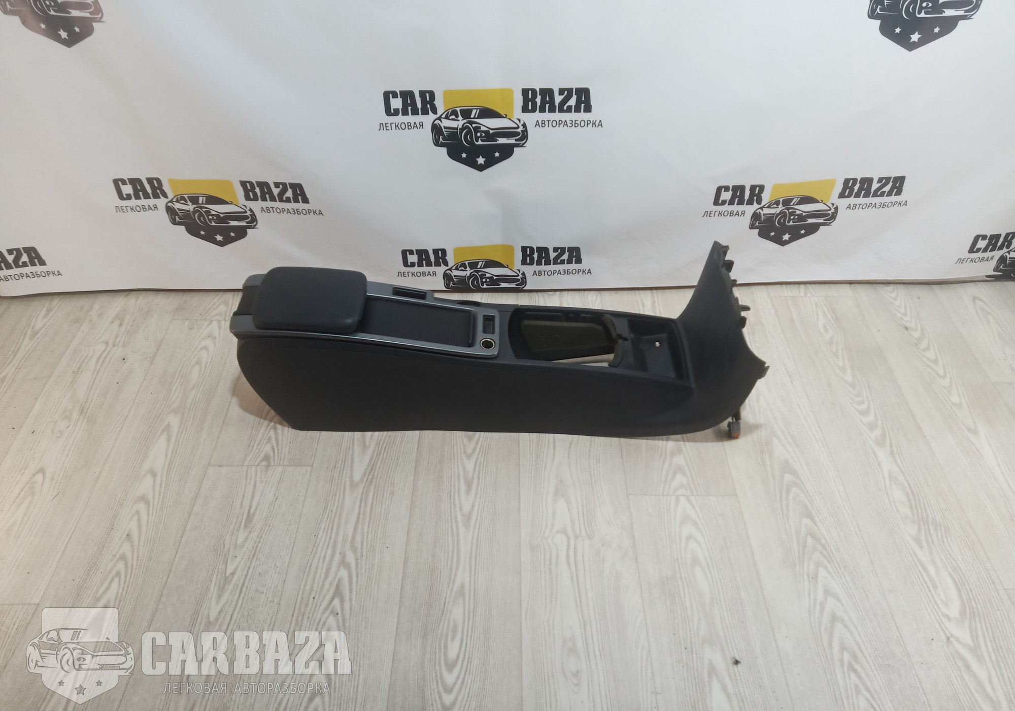 39804567 Консоль центральная для Volvo C30