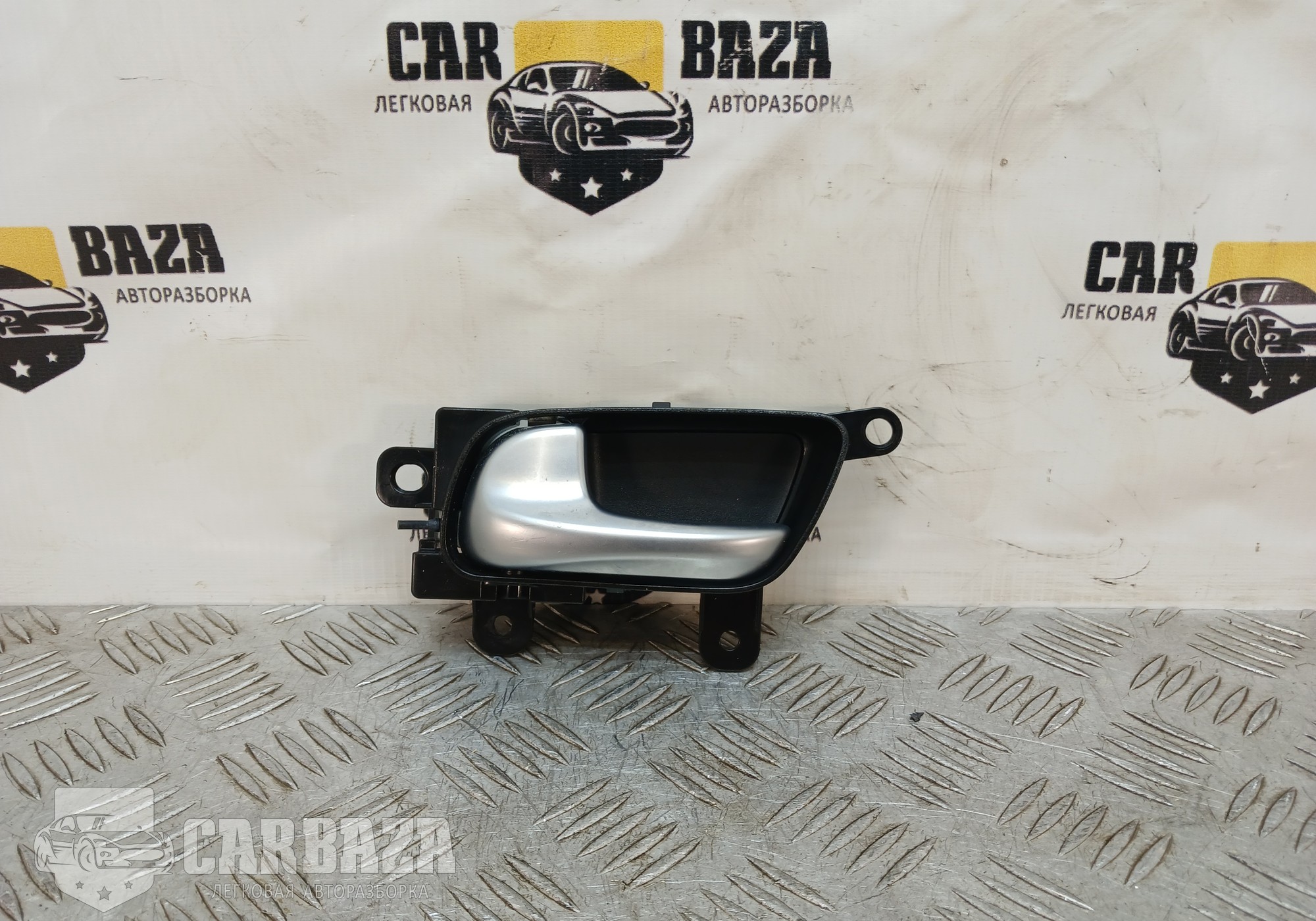 806711BA0B Ручка двери левая