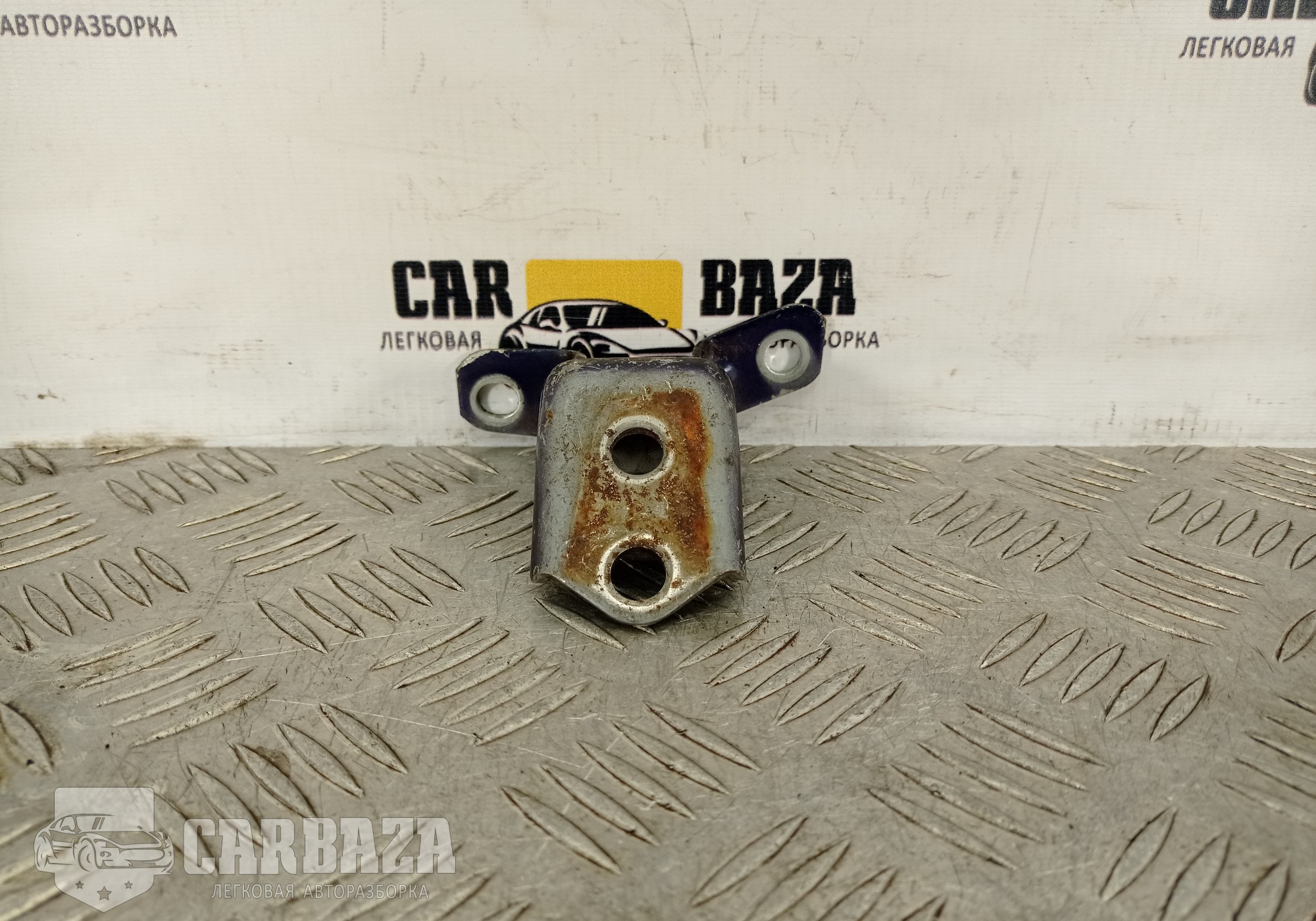 D46159210A Петля двери передней правой R (нижняя) для Mazda 2
