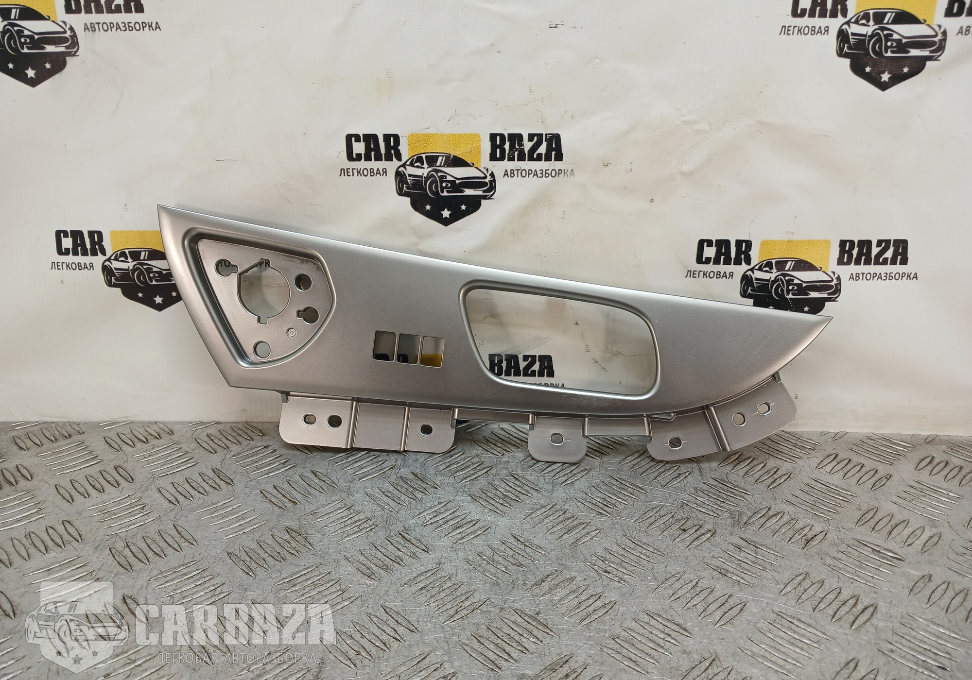 809321CA1A Накладка двери правая