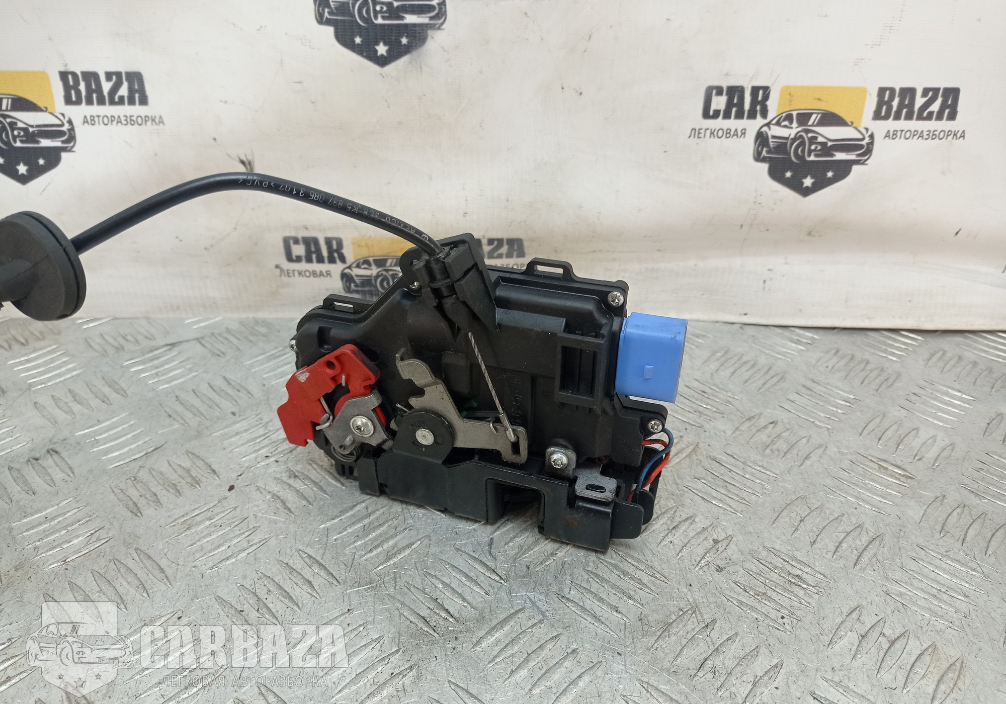 3D1837015AB Замок передней левой двери