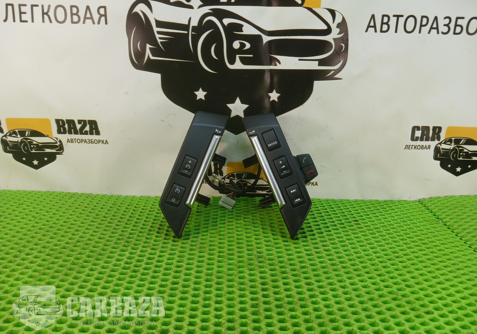 BH5213D767CA Блок кнопок на руль для Land Rover Freelander II (с 2006 по 2014)