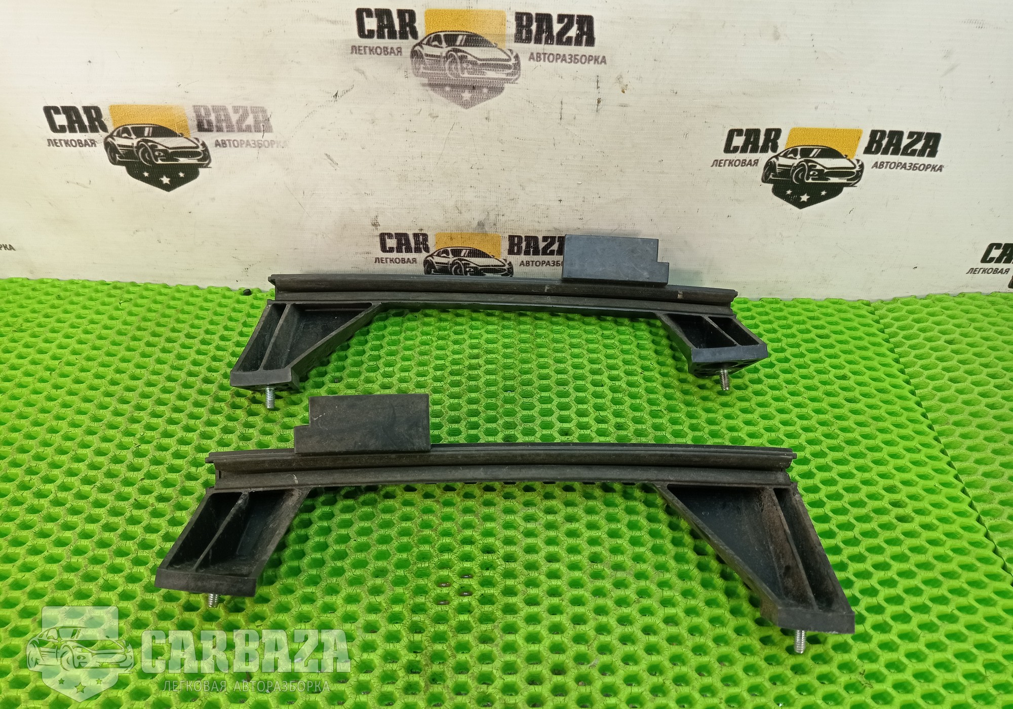 825502K000 Направляющие передних стекол дверей для Kia Soul I (с 2008 по 2014)