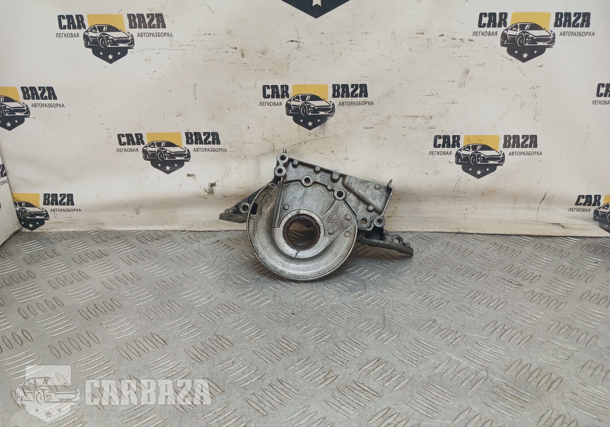 8200563690 Крышка коленвала K4M 1.6 БЕНЗИН