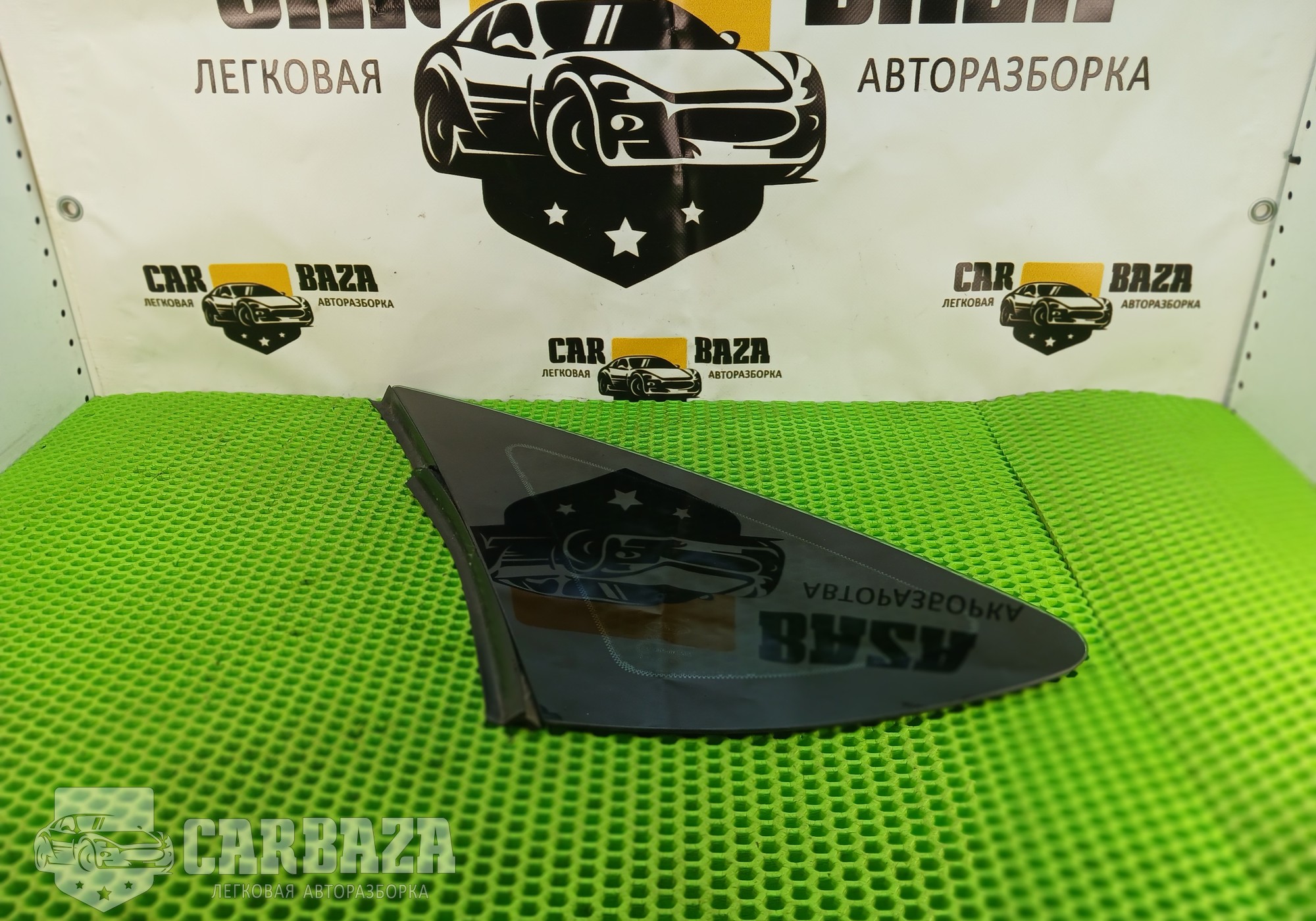 1360767 Форточка левая (хетчбек) для Ford Focus II (с 2004 по 2011)