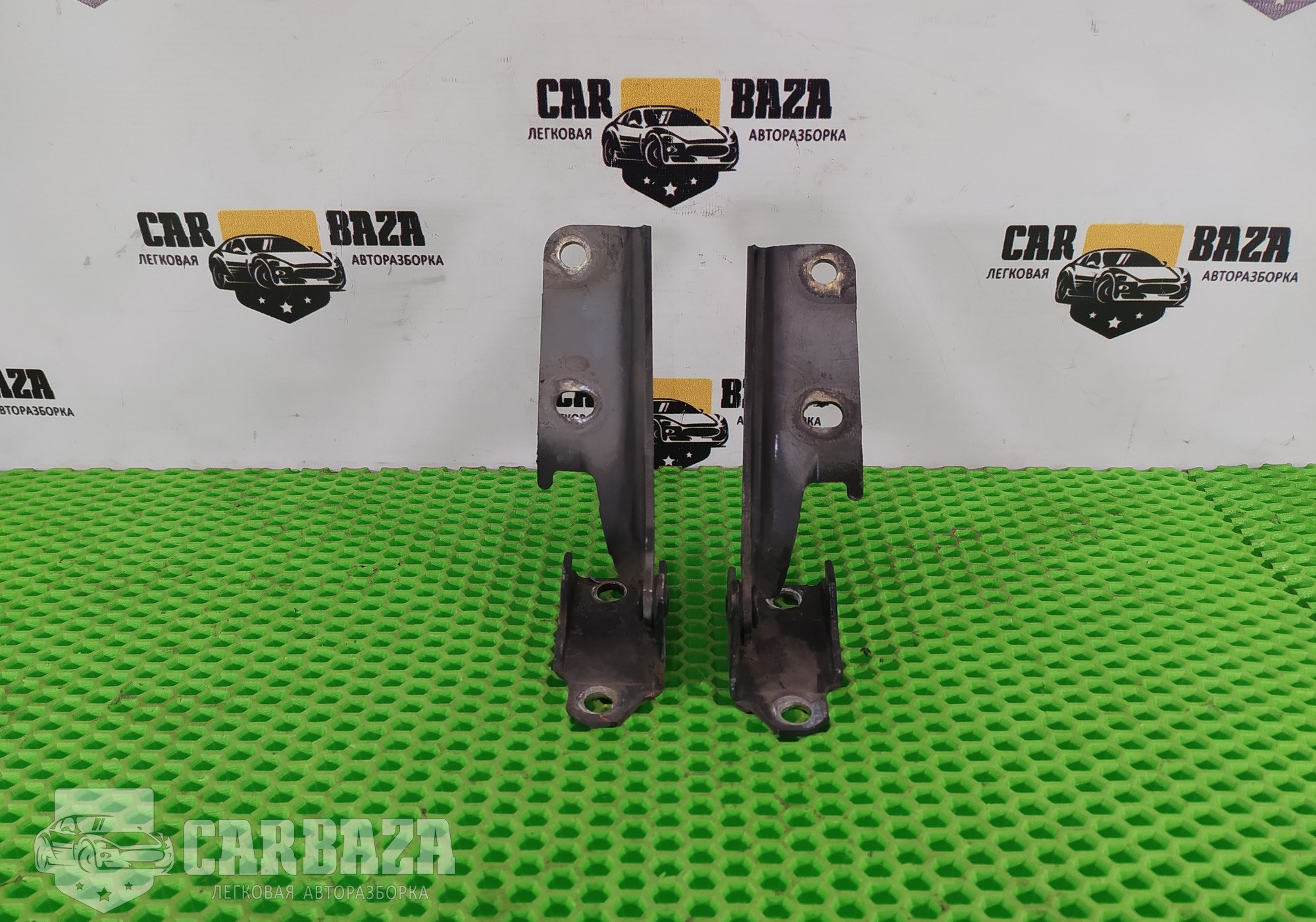 MR292043 Петля капота для Mitsubishi