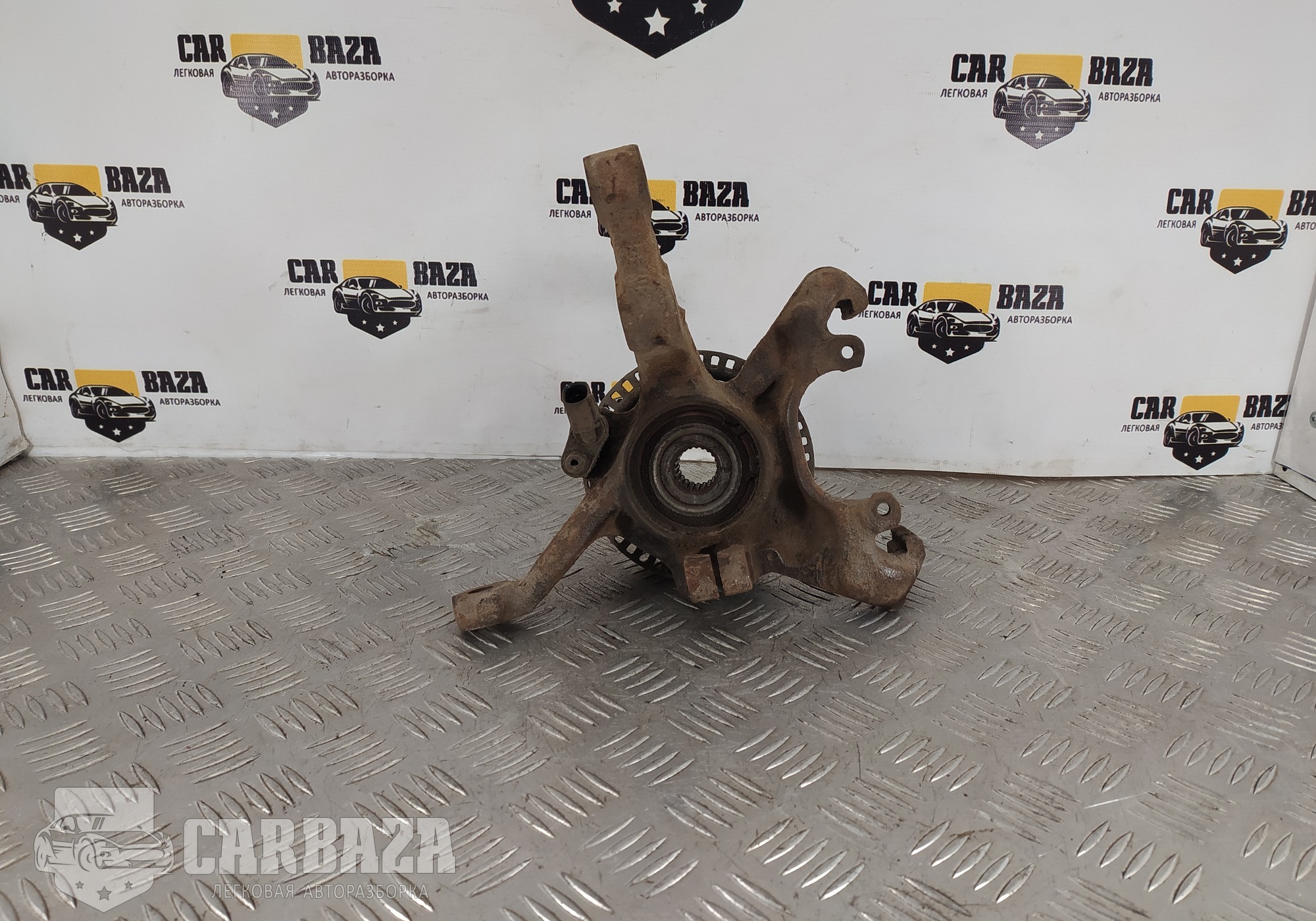 357407255C Кулак передний левый L для Volkswagen Golf III (с 1991 по 1999)