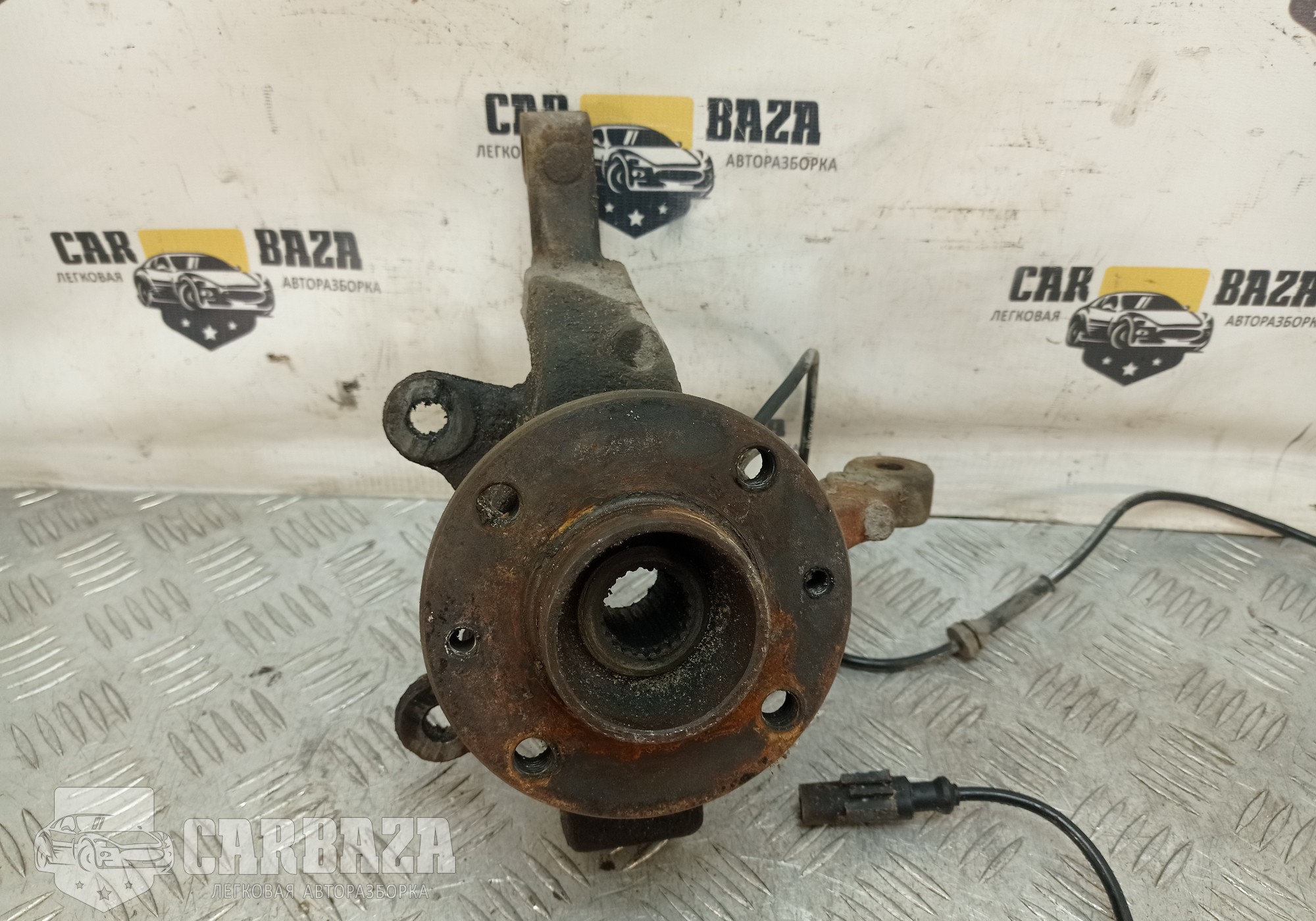 40015AX600 Кулак передний левый E11 для Nissan Note I (с 2006 по 2013)