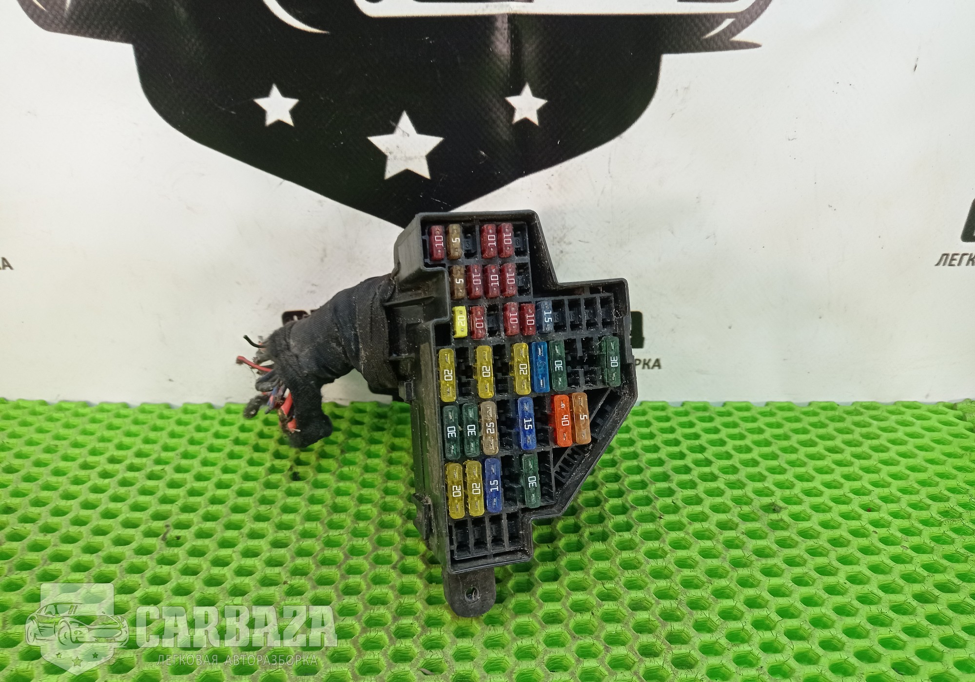 1K1941824 Блок предохранителей салонный