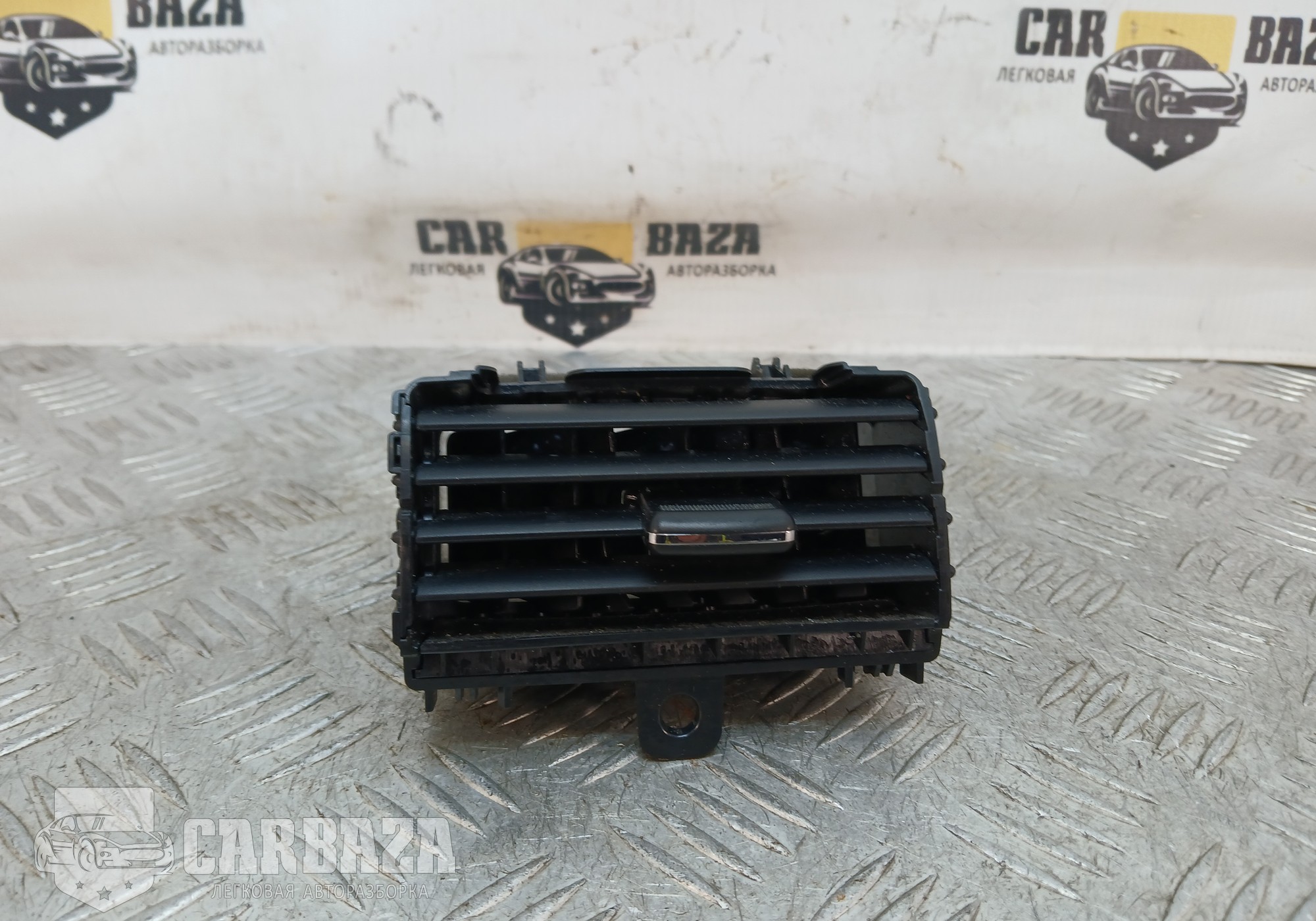 8030A205 Дефлектор воздушный правый для Mitsubishi Outlander III (с 2012)