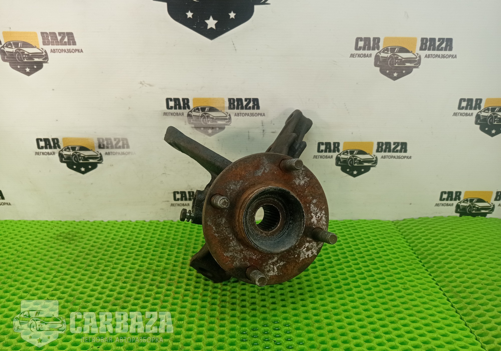 400144M400 Кулак поворотный передний правый N16 для Nissan Almera II (с 2000 по 2006)