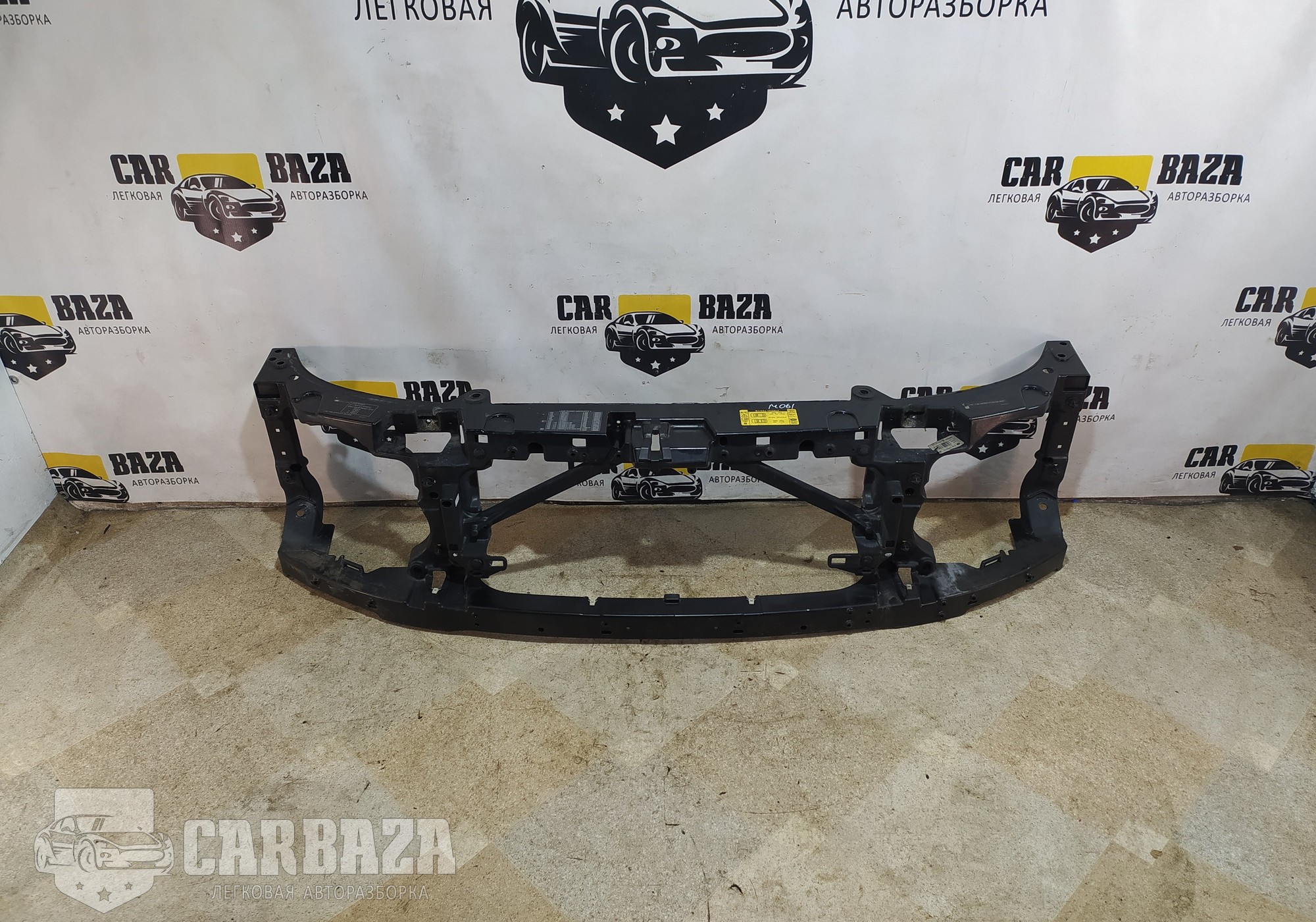 LR013044 Панель передняя (телевизор) для Land Rover Discovery