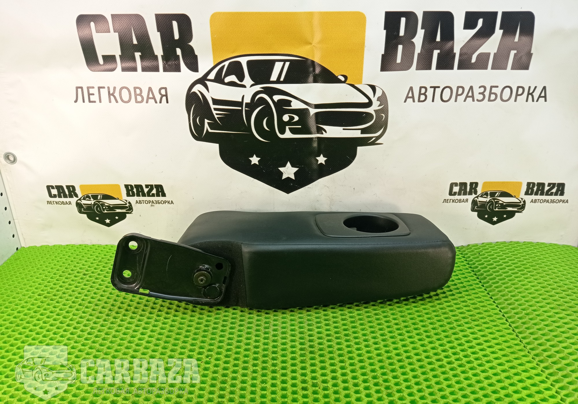 MR638079 Подлокотник задний левый