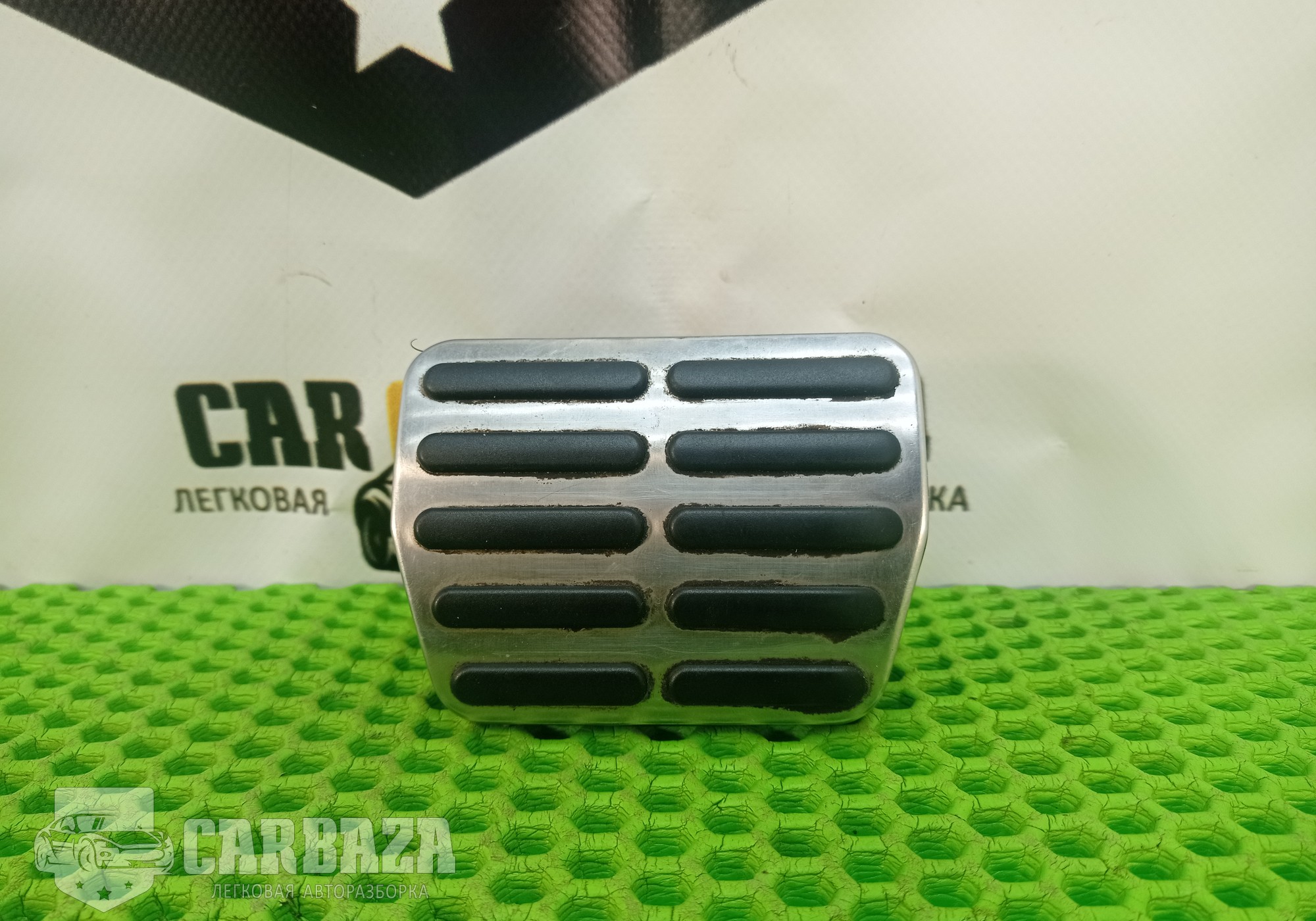 1K0723131 Накладка педали тормоза (хром)