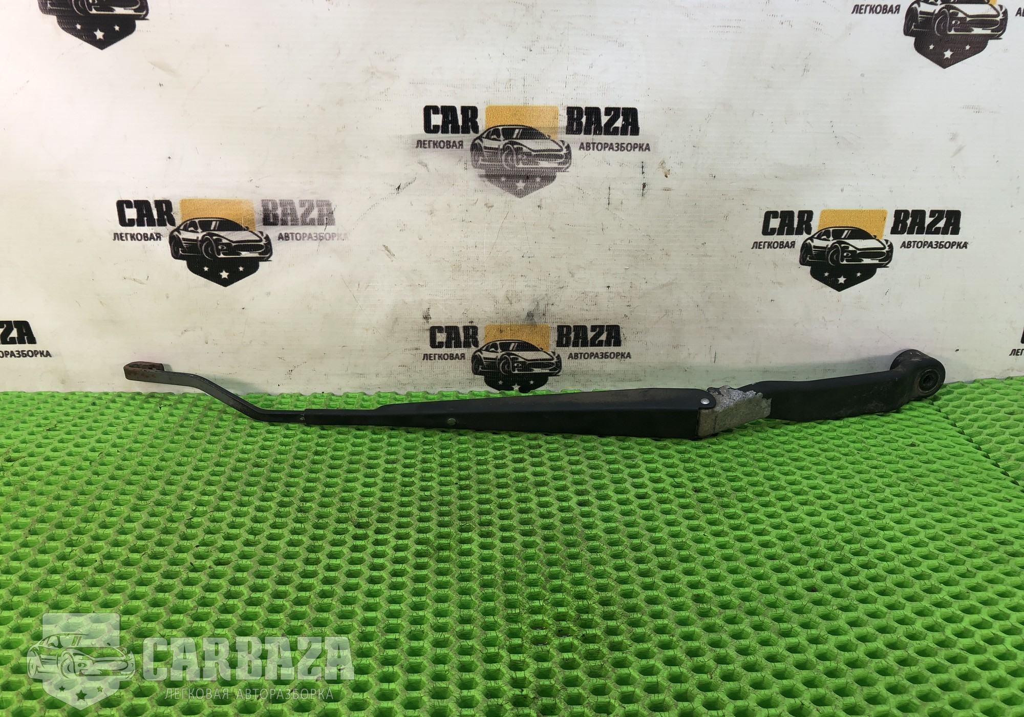 MN181333 Поводок стеклоочистителя левый для Mitsubishi Outlander I (с 2002 по 2008)