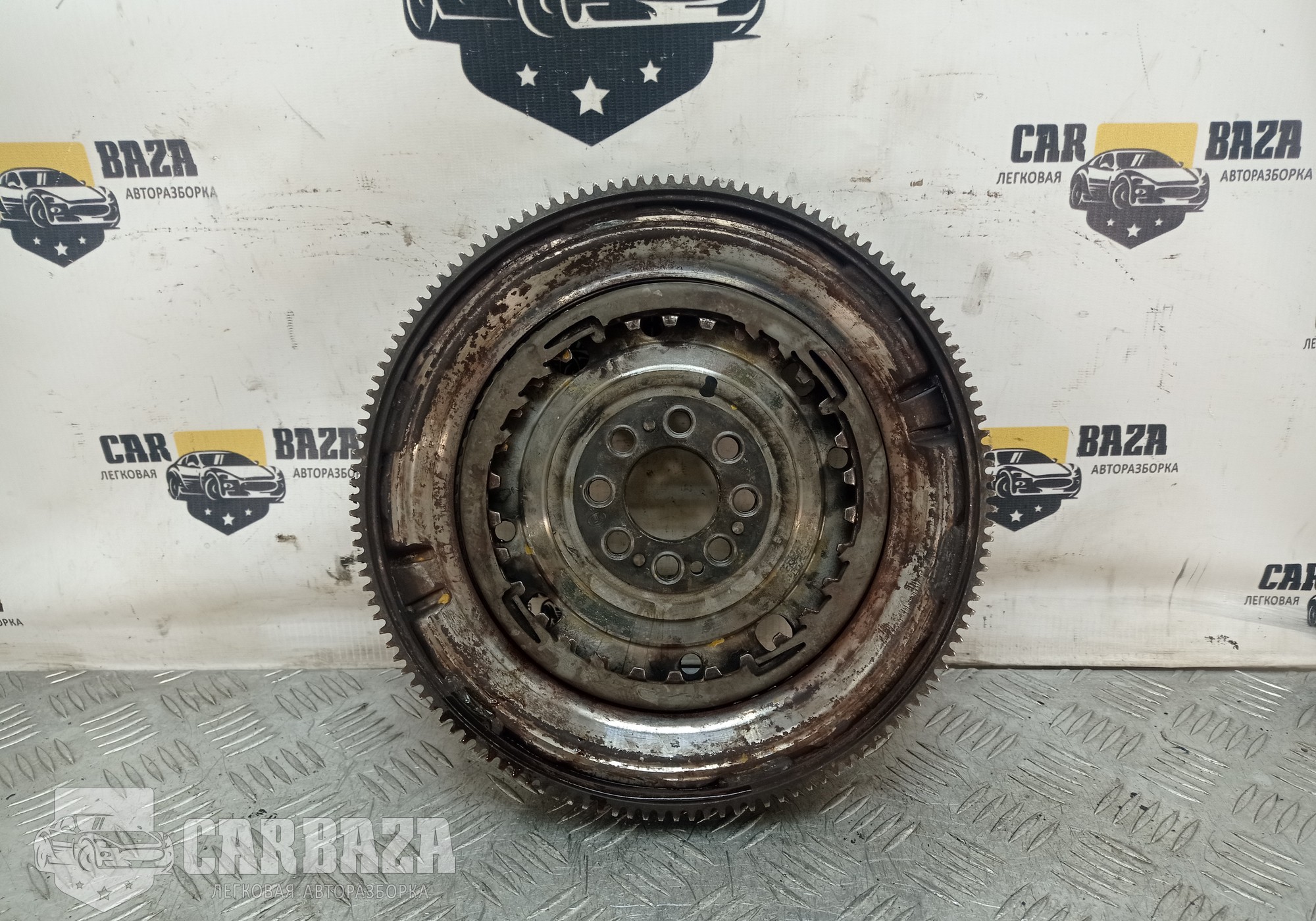 03F105266C Маховик двигателя 1.8 CDAB 8x132 для Volkswagen Passat B7 (с 2010 по 2015)