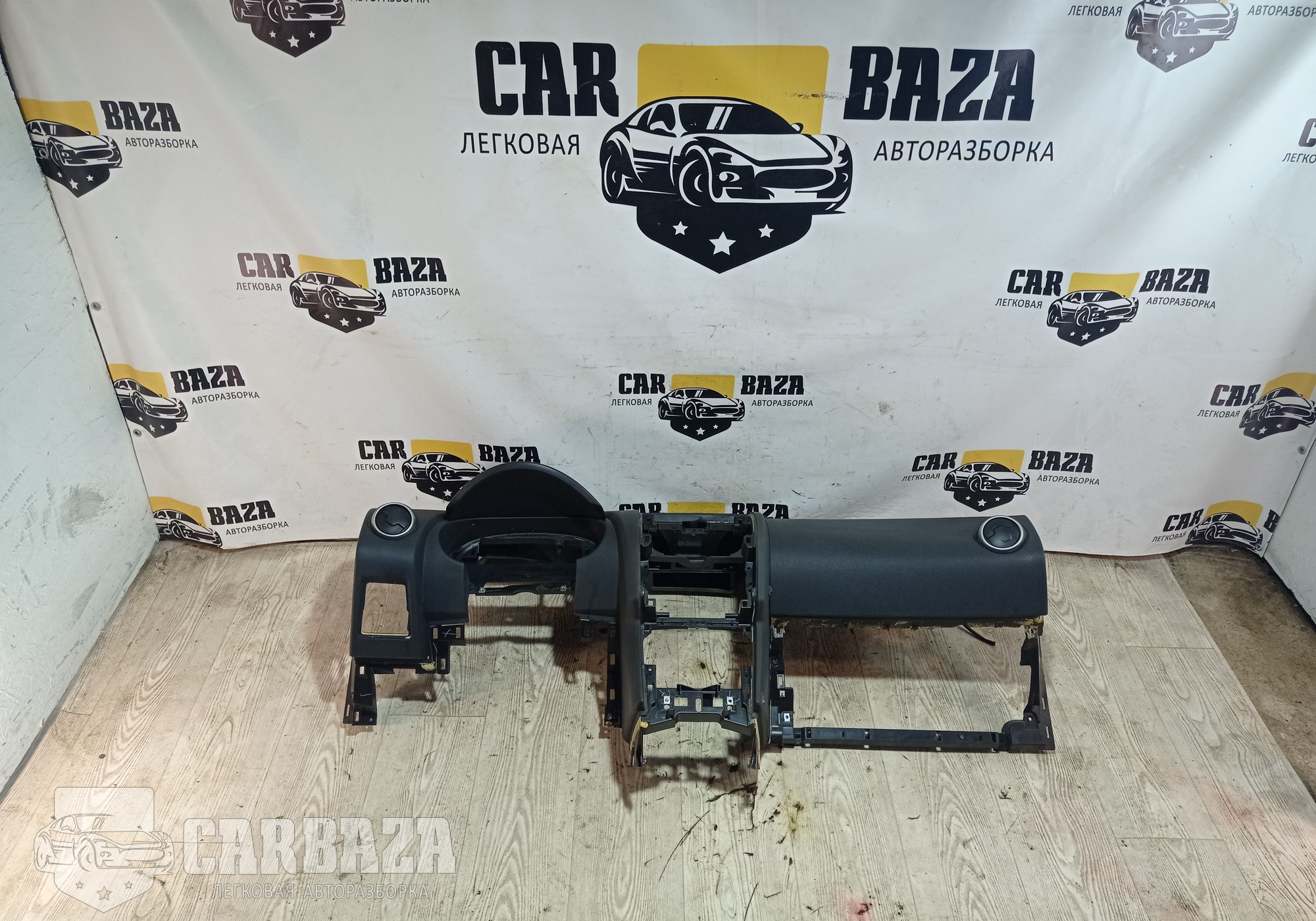 68200JD900 Торпедо салона