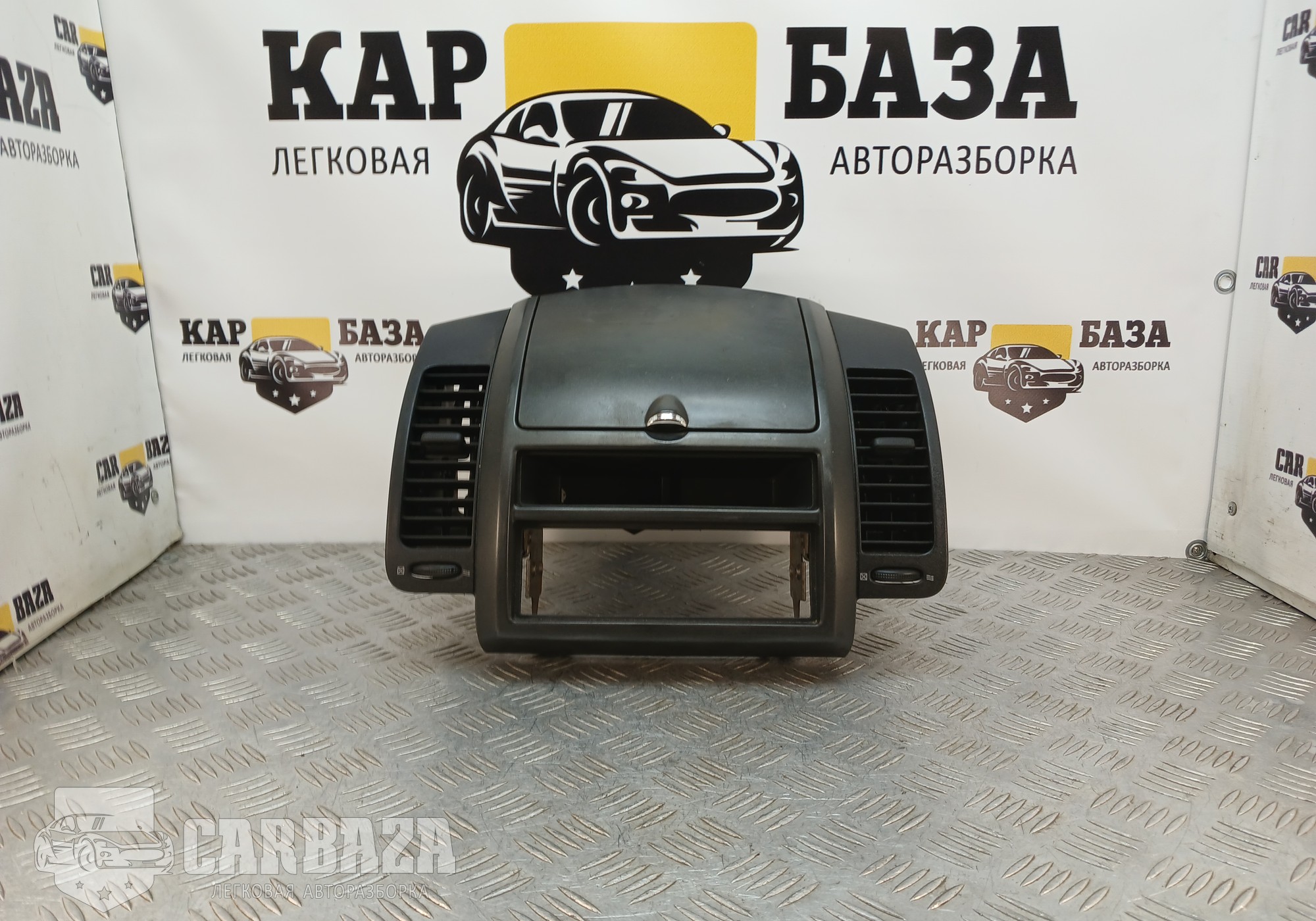 682609U000 Консоль центральная E11 для Nissan Note I (с 2006 по 2013)