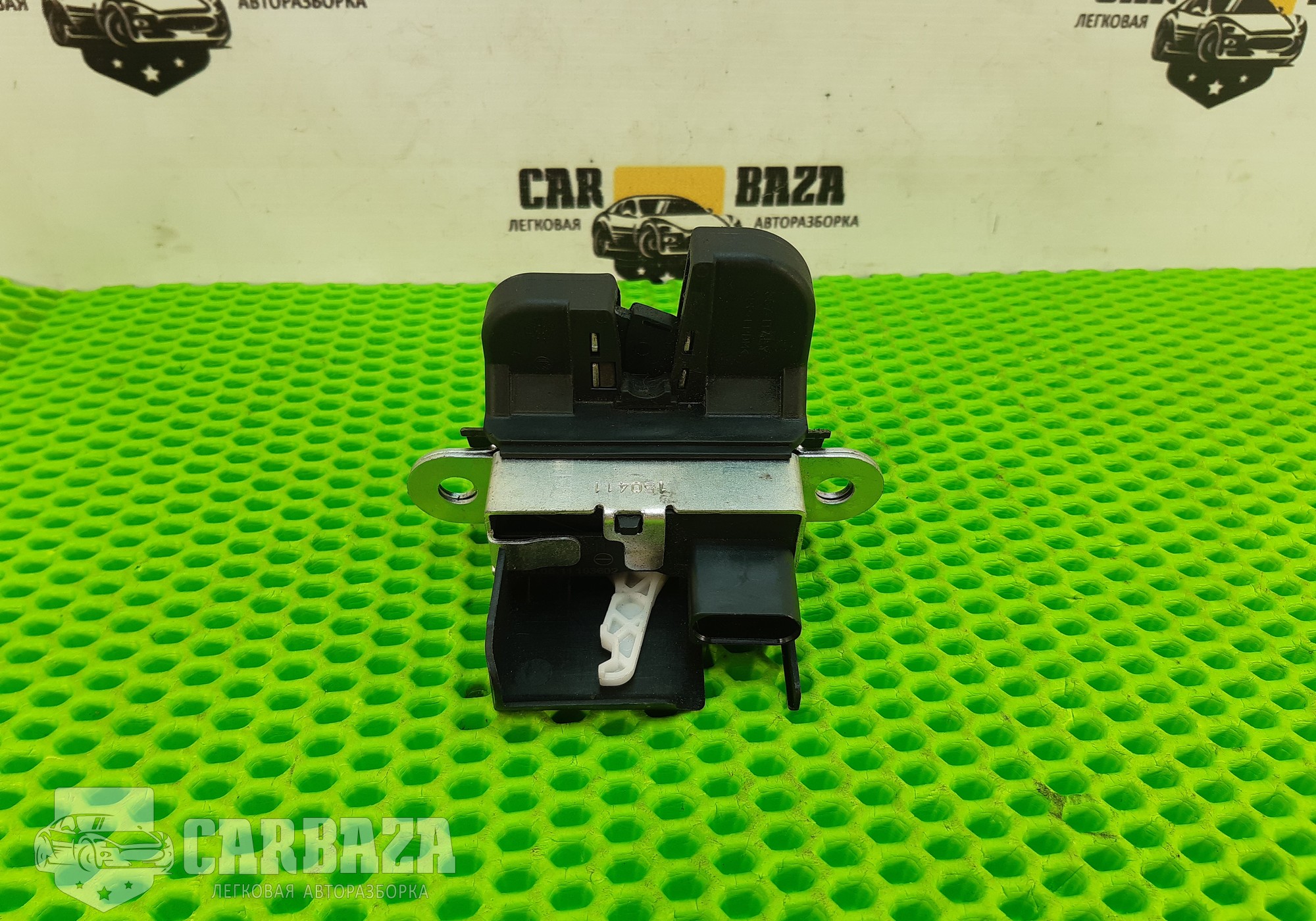 5L6827505C Замок багажника