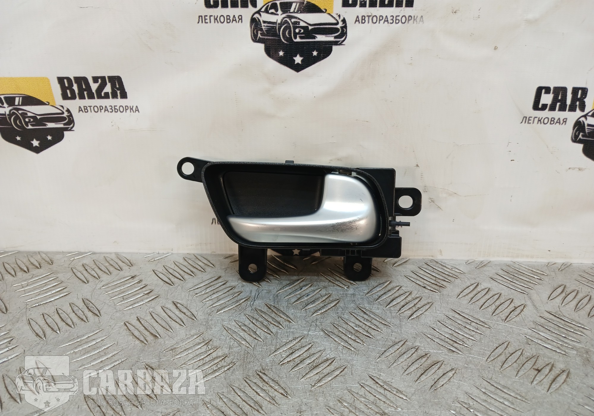 806701BA0B Ручка двери правая