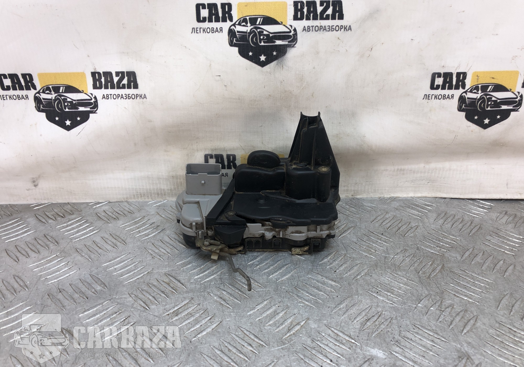9136P1 Замок двери передний правый для Peugeot 307 (с 2000)