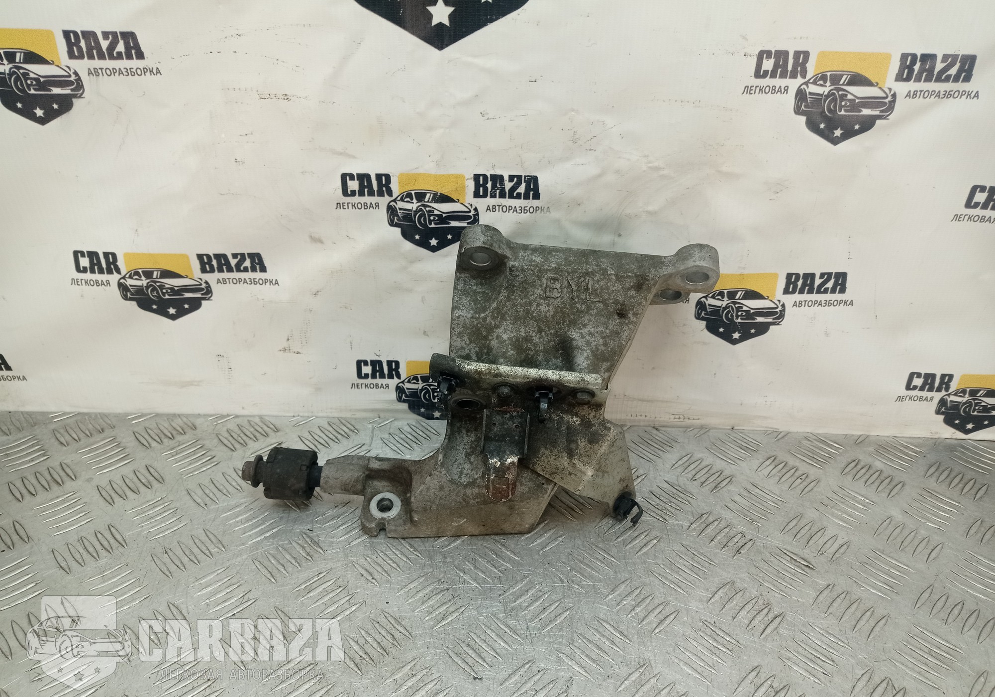 112331BY0A Кронштейн двигателя левый