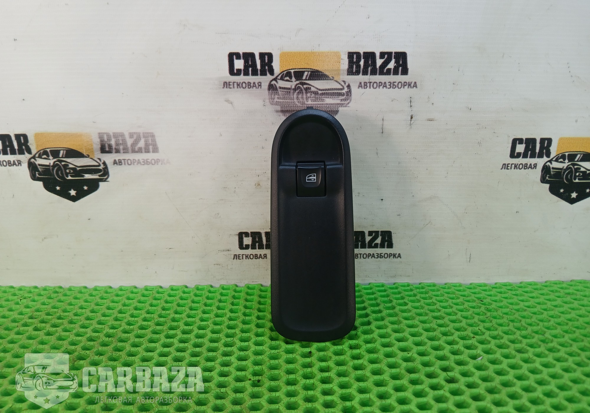 809601386R Кнопка стеклоподъемника для Renault Duster I (с 2010 по 2021)