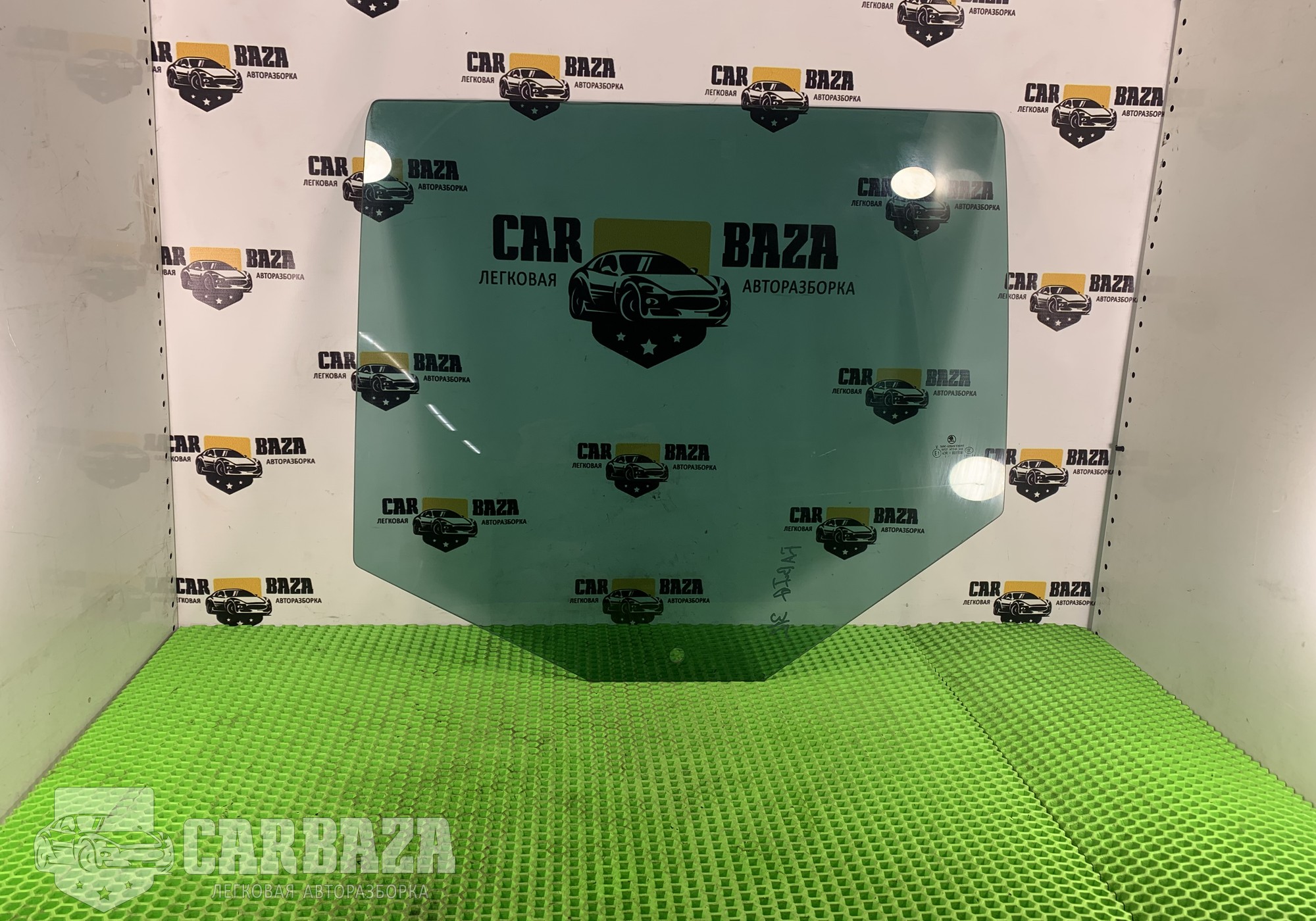 43R001108 Стекло заднее левое L для Skoda Fabia II (с 2006 по 2014)