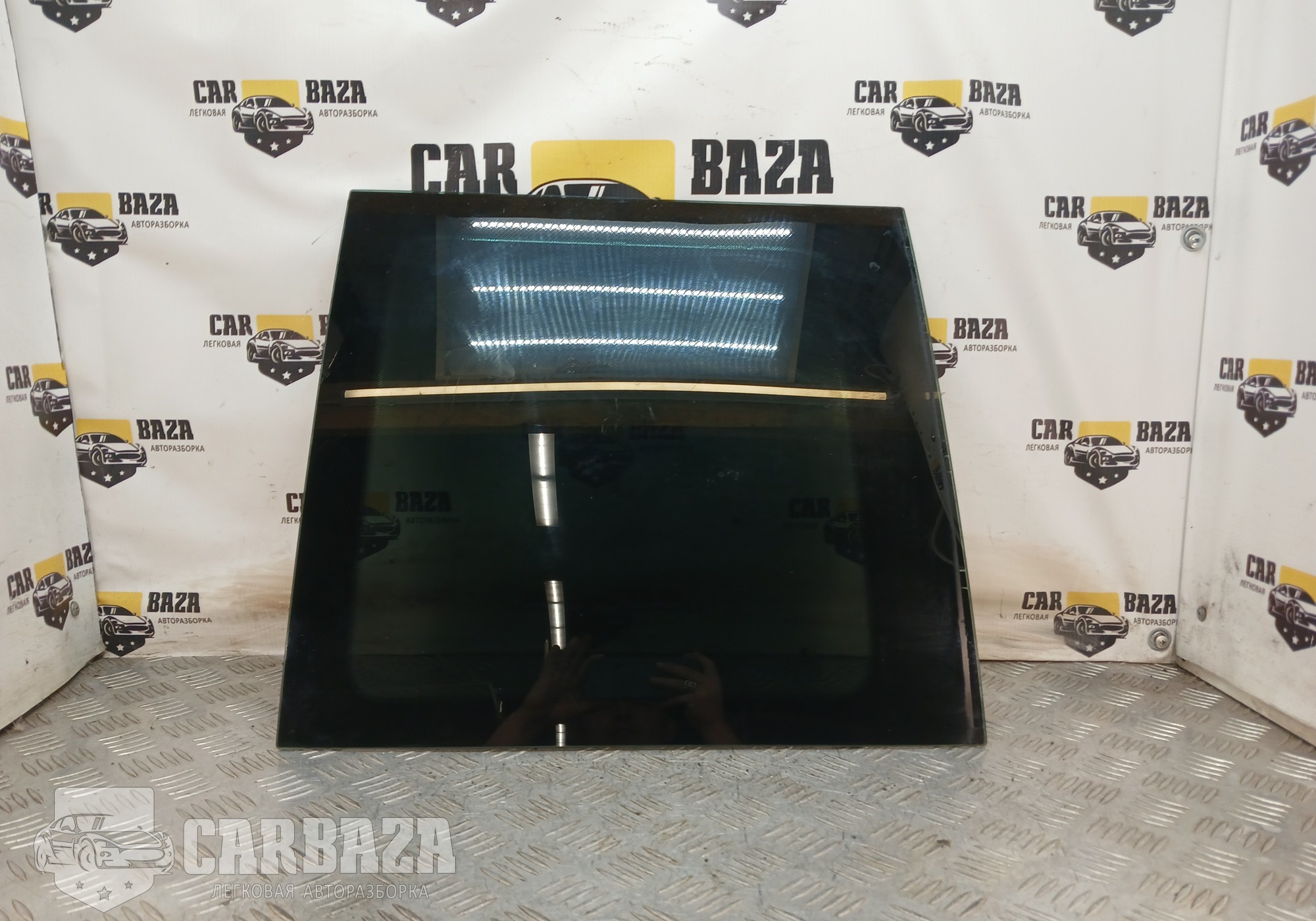 5L6845297E Стекло заднее кузовное левое 5L для Skoda Yeti (с 2009 по 2018)